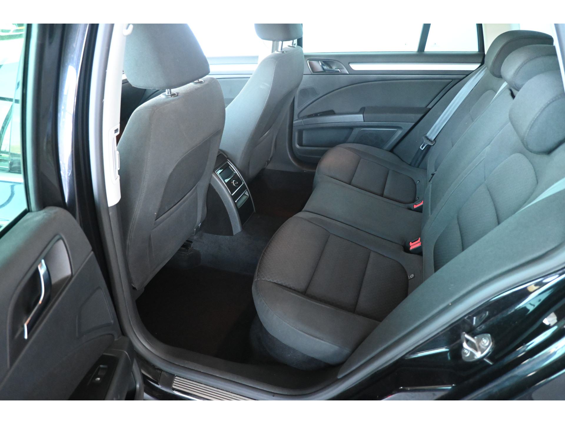 ŠKODA Superb Combi 1.8 TSI Ambition Automaat Clima Navigatie Cruise Control Trekhaak Inruil Mogelijk!