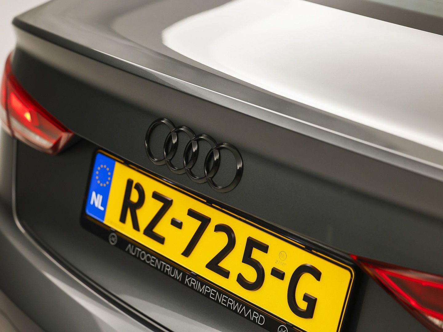 Audi A3 Limousine 1.4 TFSI S-Line Sport 150Pk (2X S-LINE, GROOT NAVI, BANG&OLUFSEN, KEYLESS, AFGEVLAKT STUUR, STOELVERWARMING, PARKEERSENSOREN, SPORTSTOELEN, LM VELGEN, NIEUWE APK)