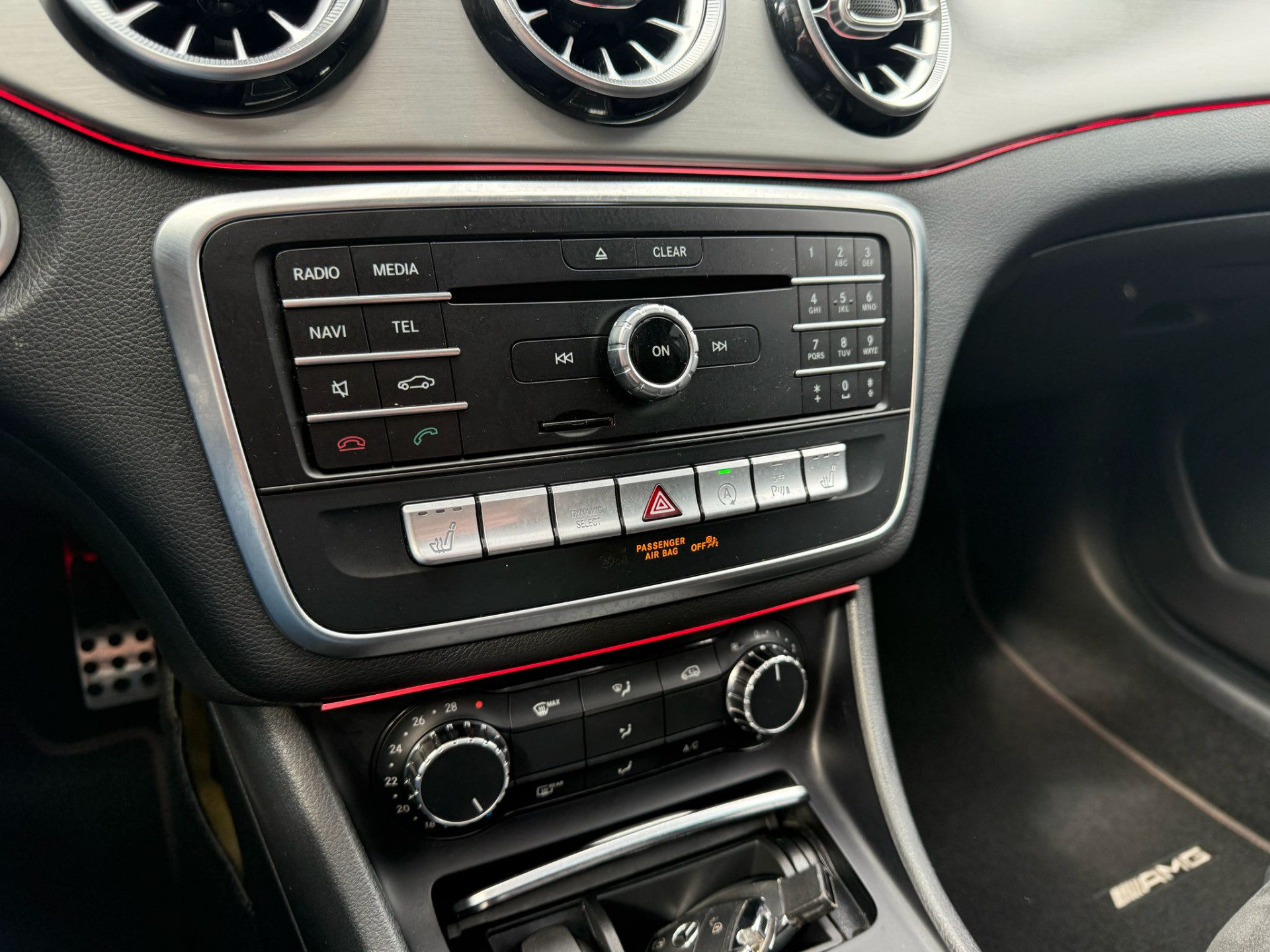 Mercedes-Benz CLA-klasse Shooting Brake 180 | 3/6/12MND GARANTIE| NAVI | PANO DAK | NAVI | CAMERA |