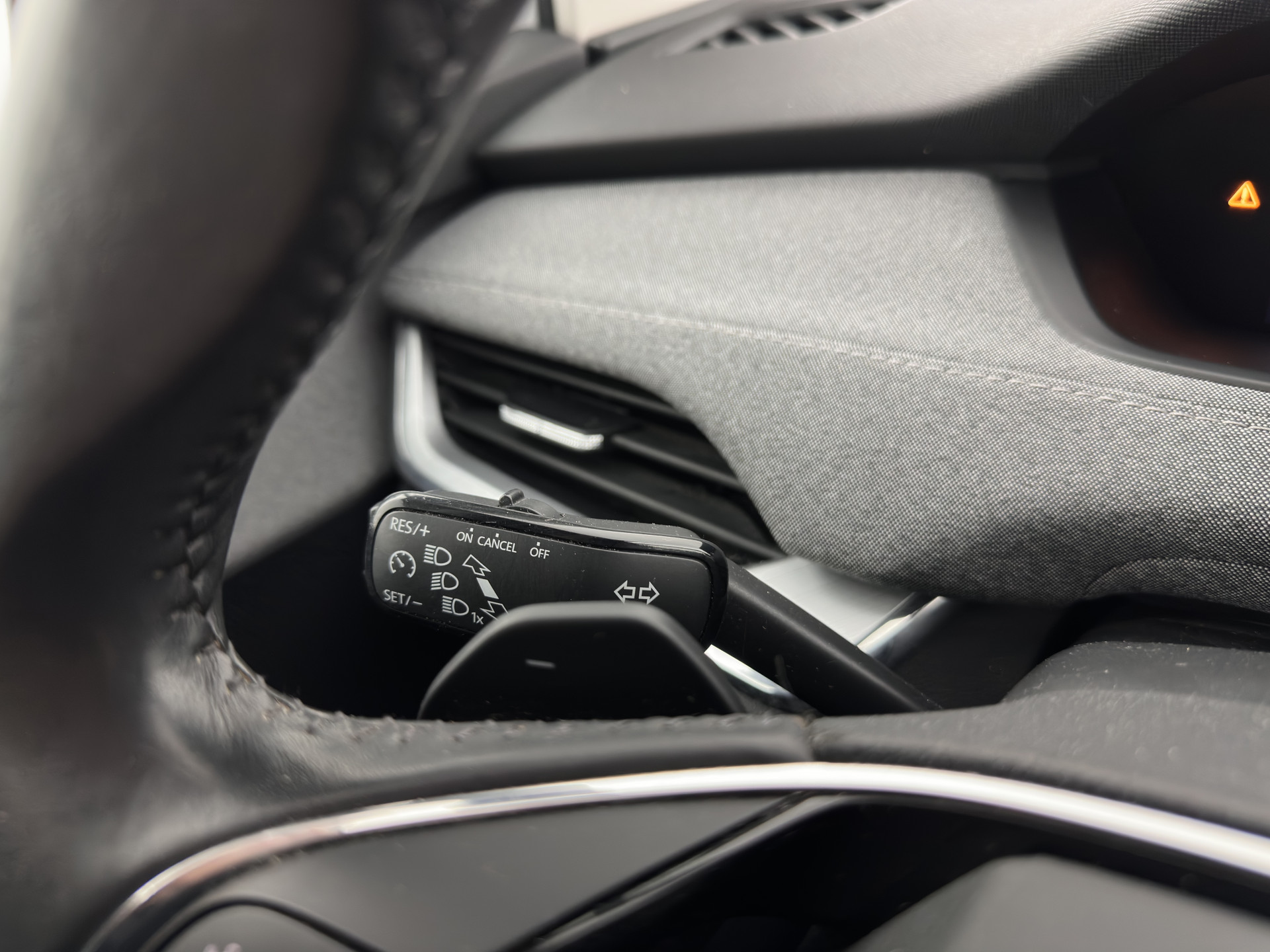 ŠKODA Enyaq iV 80 {SOH-90%} [ 3-Fase ] (INCL-BTW) *LEATHER-FABRIC | FULL-LED | DIGI-COCKPIT | CAMERA | KEYLESS | NAVI-FULLMAP | AMBIENT-LIGHT | ECC | HEATED-COMFORTSEATS | DAB+ | PDC | CRUISE | CARPLAY | TOWBAR | 19"ALU*