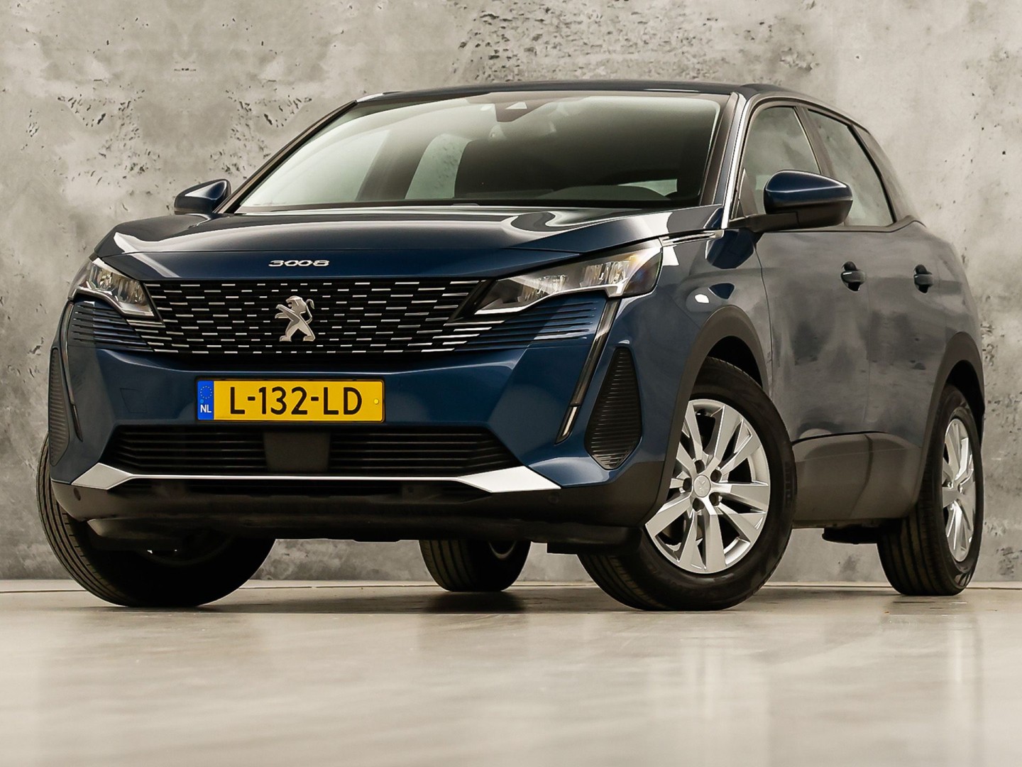 Peugeot 3008 1.2 PureTech Premium Automaat (APPLE CARPLAY, NAP, GROOT NAVI, 360 CAMERA, TREKHAAK, SPORTSTOELEN, LANE ASSIST, CRUISE, NIEUWSTAAT)