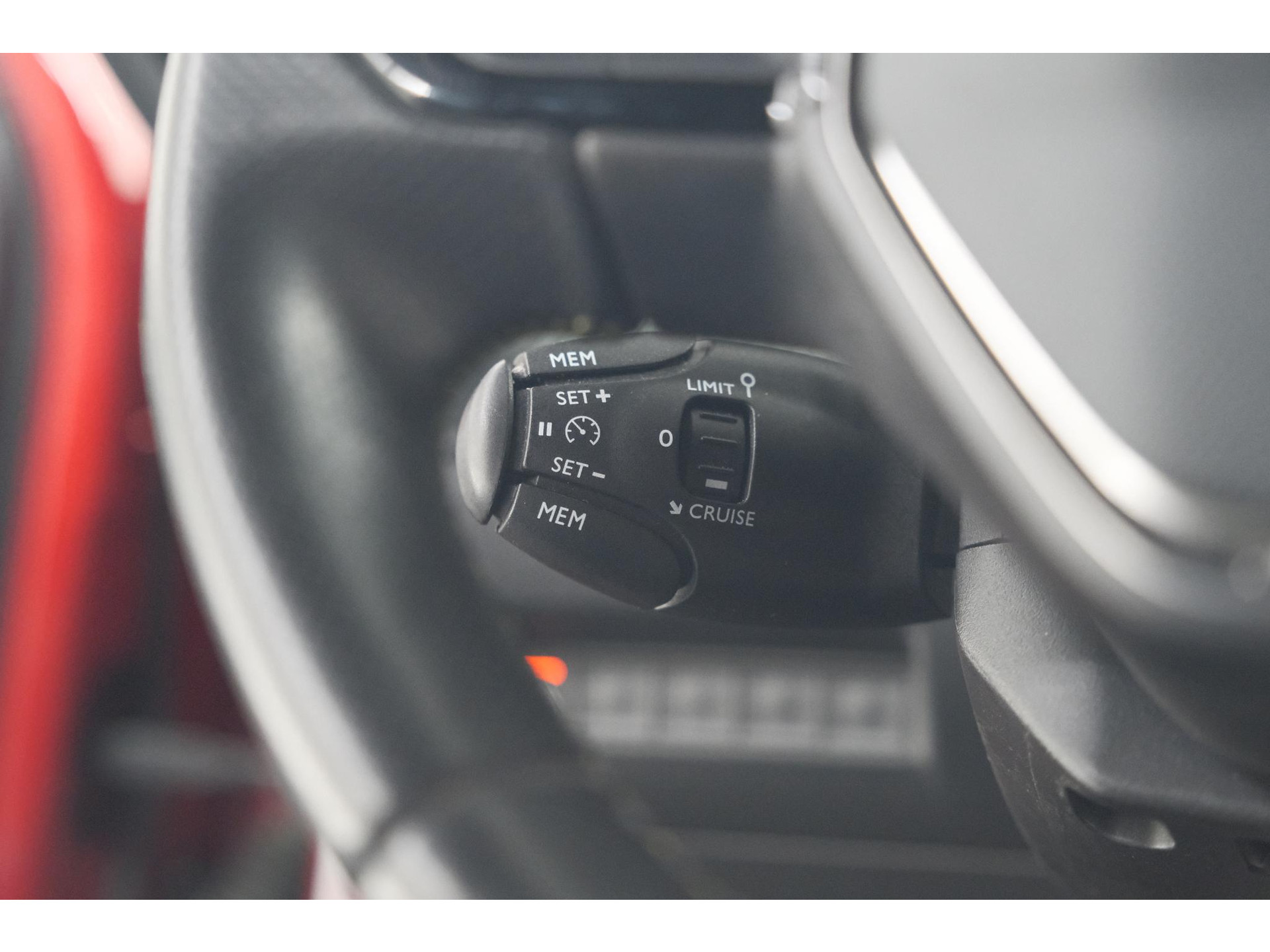 Peugeot 2008 PureTech 130 GT-Line | Trekhaak | Camera | Apple Carplay | Parkeersensoren