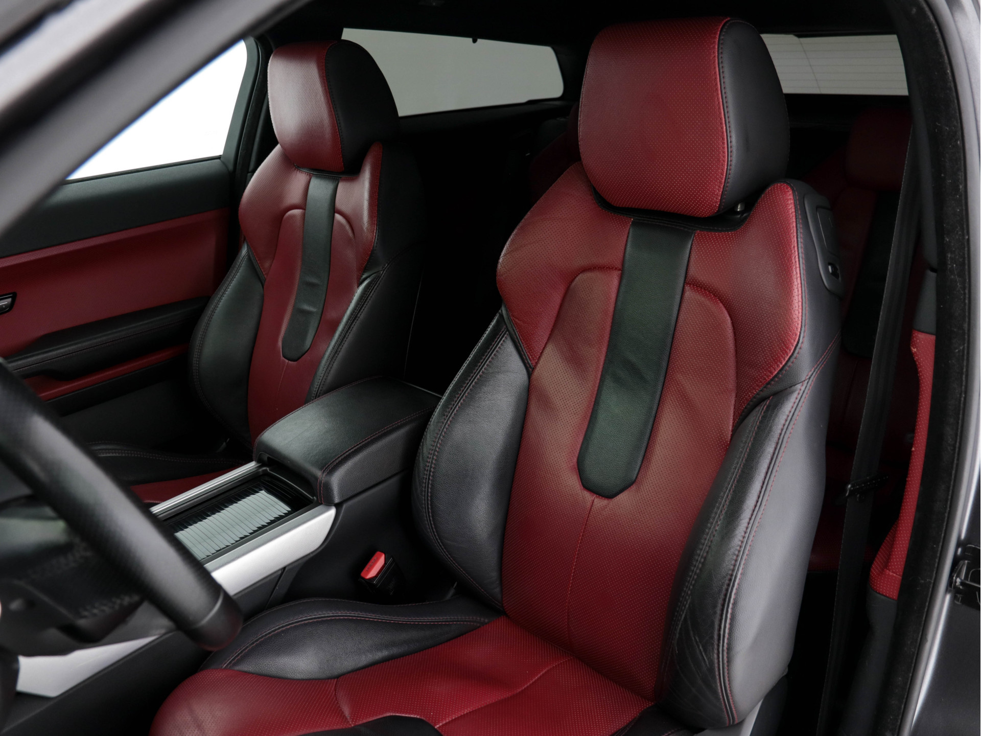 Land Rover Range Rover Evoque Coupé 2.2 eD4 Prestige *WRAPPED | XENON-PLUS | LEATHER | MERIDIAN-SOUNDSYSTEM | CAMERA | CRUISE | MEMORY-PACK | SPORT-SEATS | PRIVACY-GLASS | KEYLESS | ECC | TOWBAR | PDC | 19"ALU*