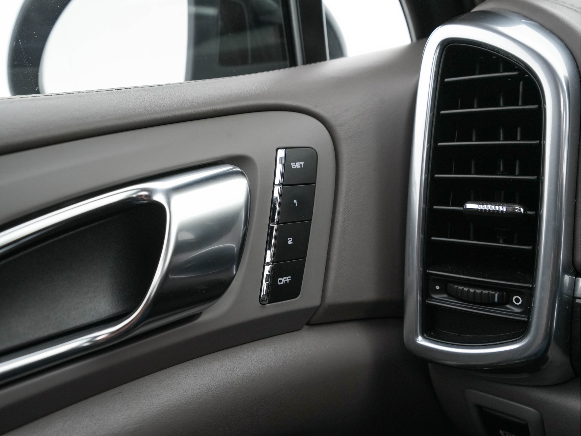 Porsche Cayenne 4.8 Turbo AWD Aut. *PANO | LEATHER | BURMESTER-SURROUND | BI-XENON | MEMORY-PACK | NAVI-FULLMAP | ADAPTIVE-CRUISE | AIR-SUSPENSION | CAMERA | SPORT-SEATS |  20''ALU*