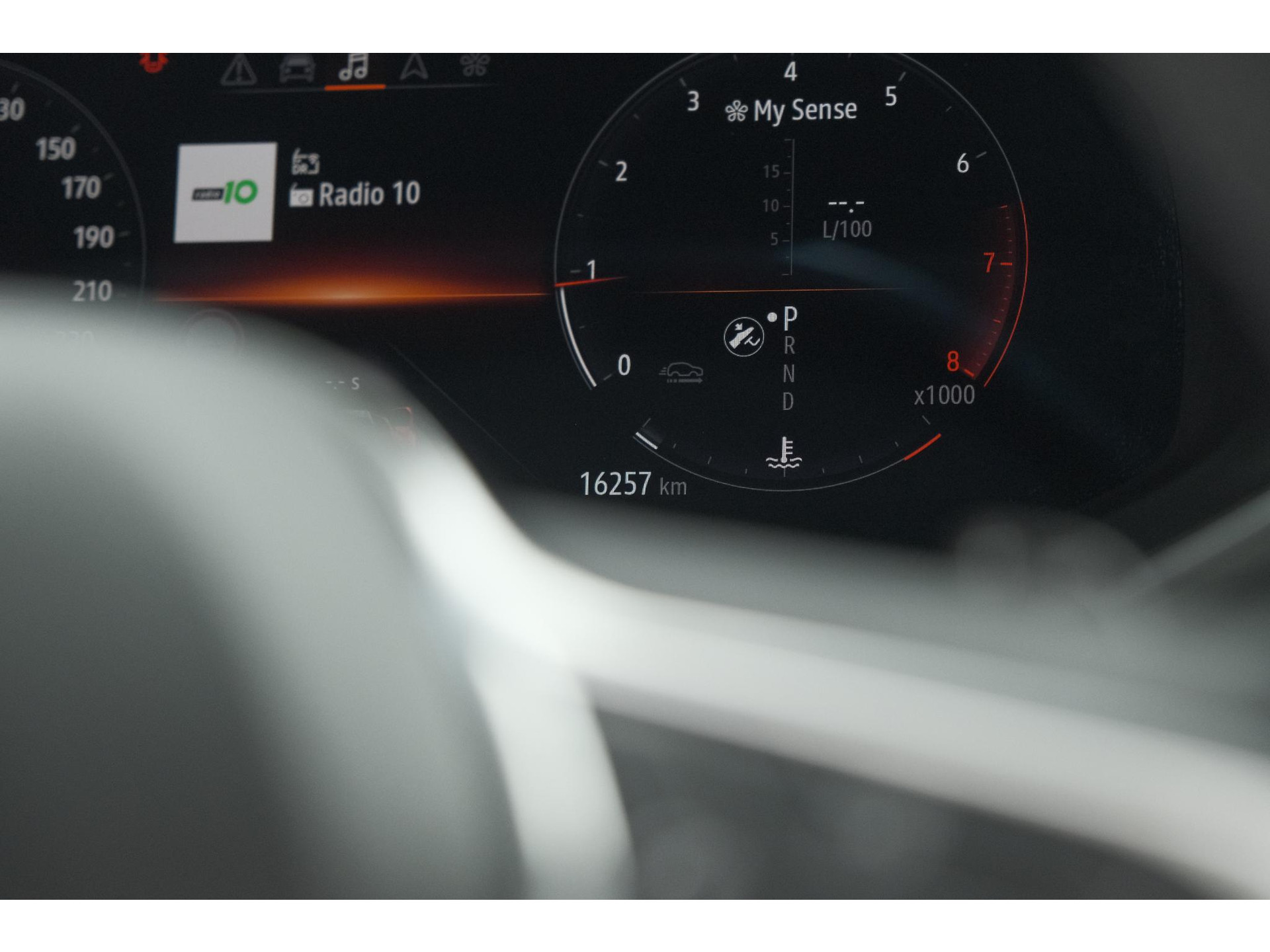 Renault Captur Mild Hybrid 140 EDC Techno | Trekhaak | 360 Camera | 9.3 Inch Grootscherm | Apple Carplay | Parkeersensoren