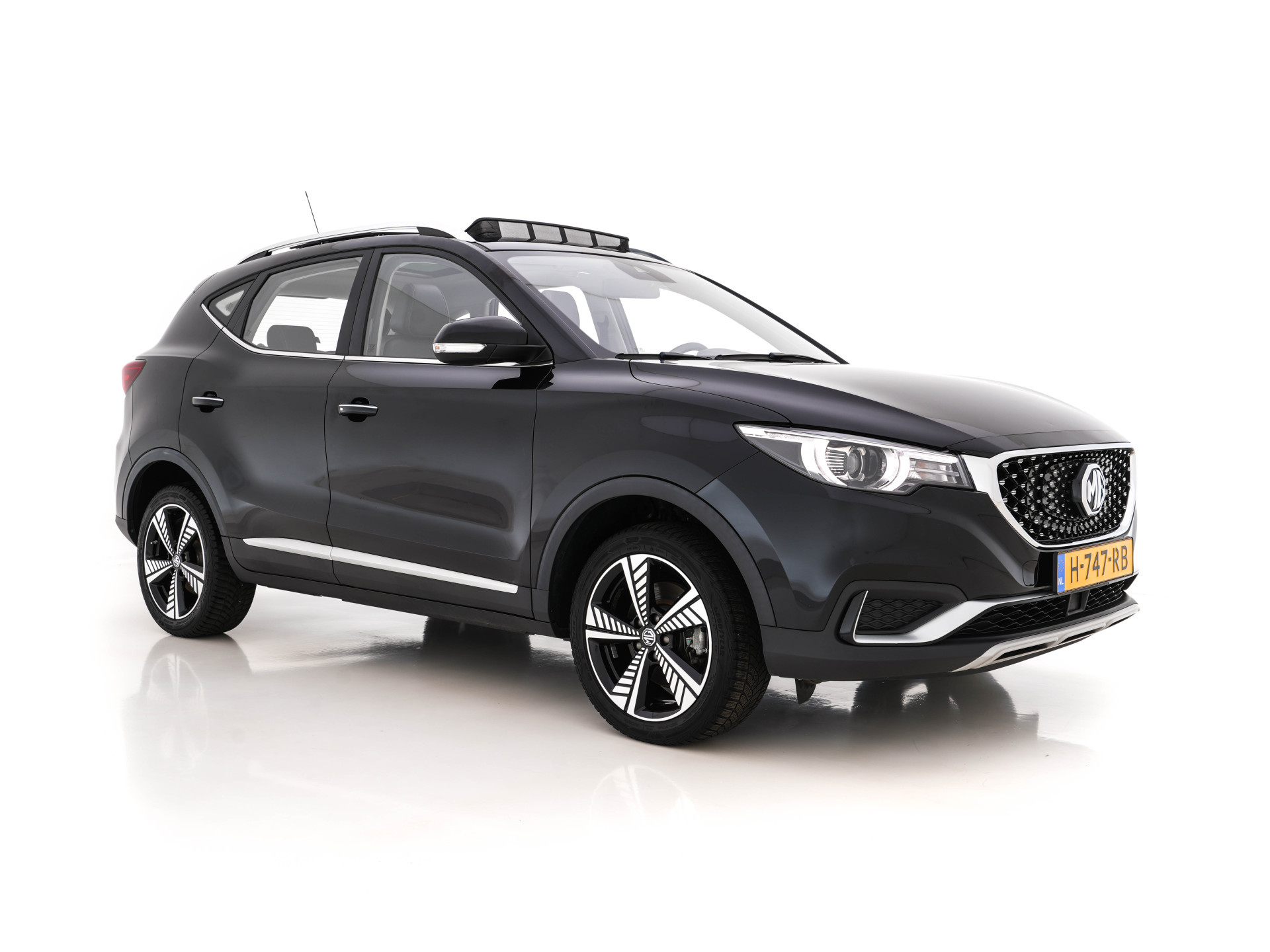 MG ZS EV Luxury 45 kWh { SOH-90%} (INCL-BTW) *PANO | LEATHER | CCS-FASTLOADER | KEYLESS | NAVI-FULLMAP | ADAPTIVE-CRUISE | CAMERA | CARPLAY | DAB | LANE-ASSIST | SPORT-SEATS | 17"ALU*