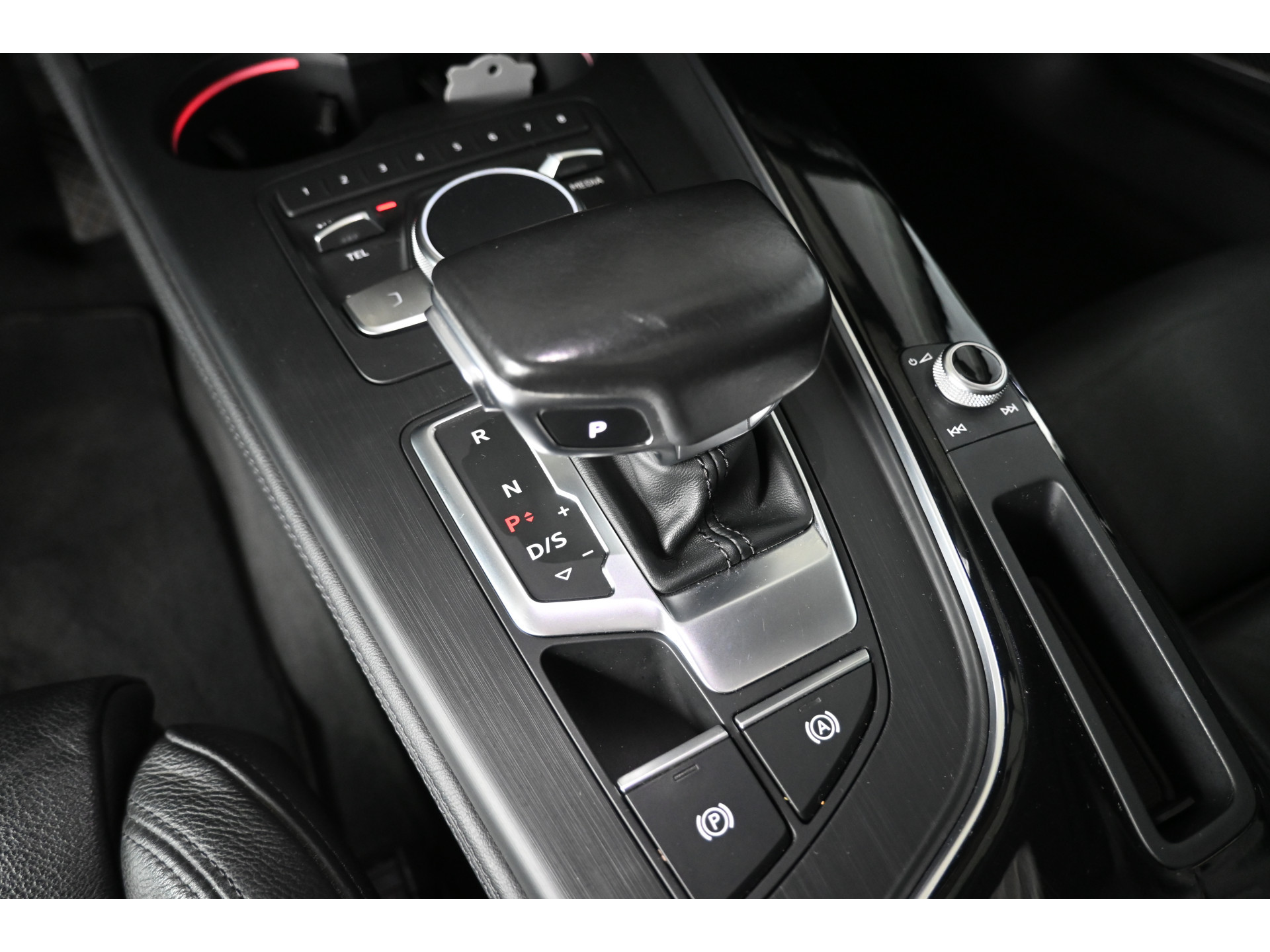 Audi A4 Avant 2.0 TFSI quattro S-Line Automaat Navigatie Panoramadak Adaptief Matrix LED Goed Onderhouden! Inruil Mogelijk!