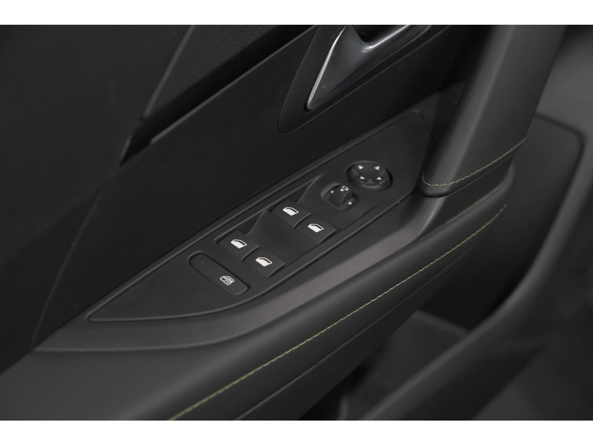Peugeot 208 1.2 Hybrid 145 e-DCS6 GT | Alcantara Pakket | Camera | Apple Carplay | Stoelverwarming