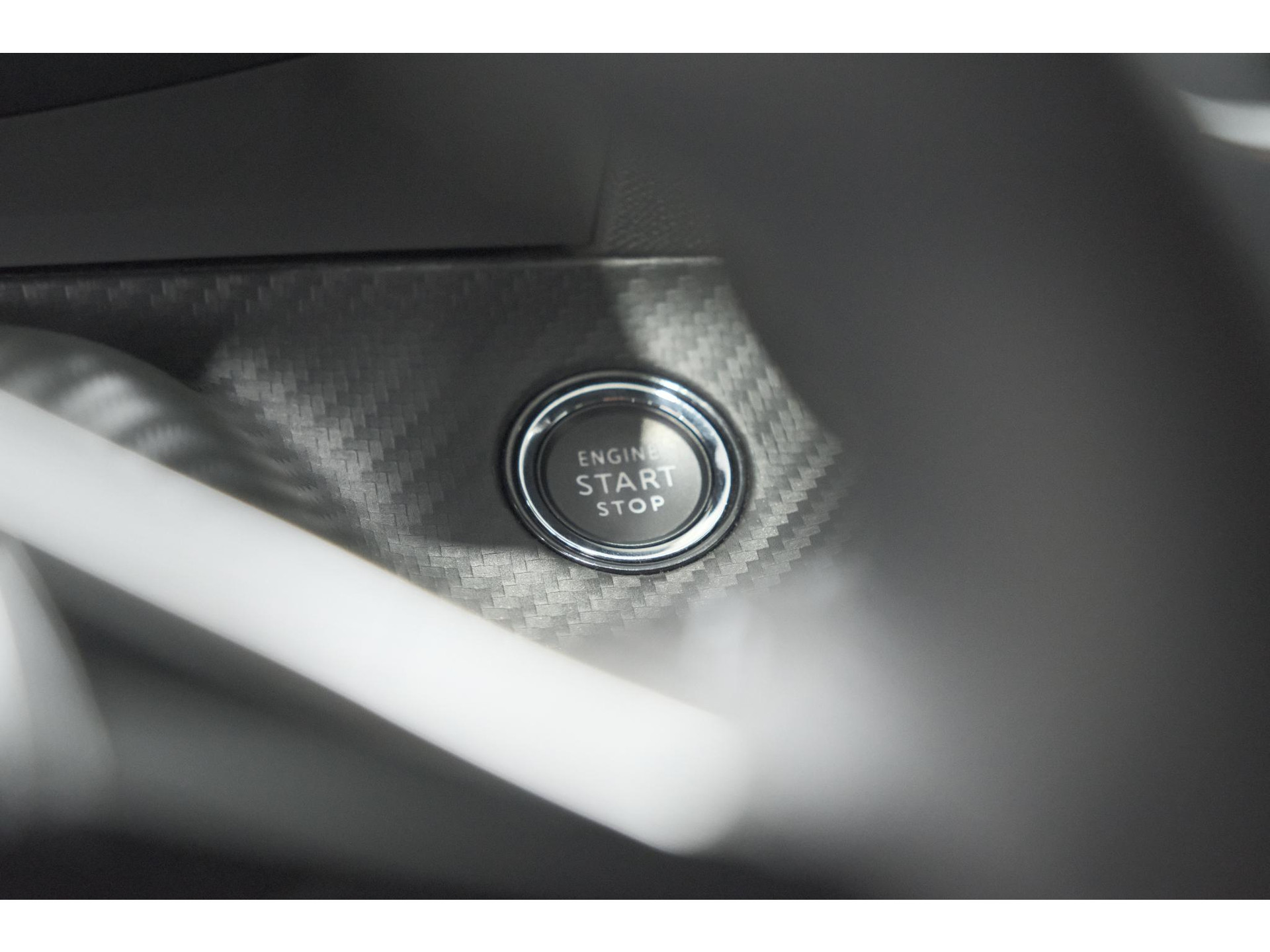 Peugeot e-208 EV GT 50 kWh | 93,7% SOH | Black Pack | Dodehoekdetectie | Camera | Apple Carplay