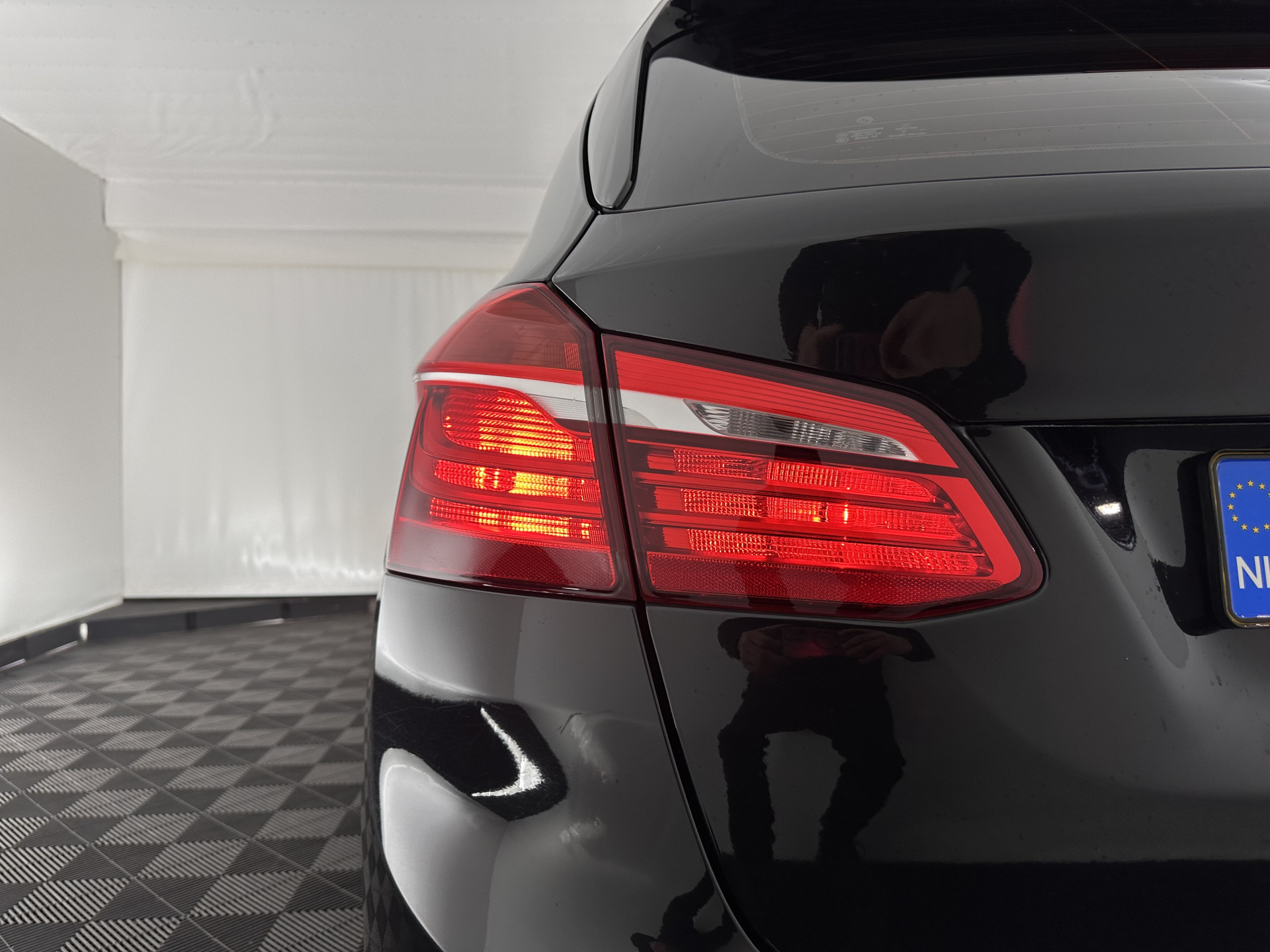 BMW 2-serie Active Tourer 218d Essential *NAVI-FULLMAP | COMFORTSEATS | PRIVACY-GLASS | ECC | PDC | CRUISE | TOWBAR | 17''ALU *