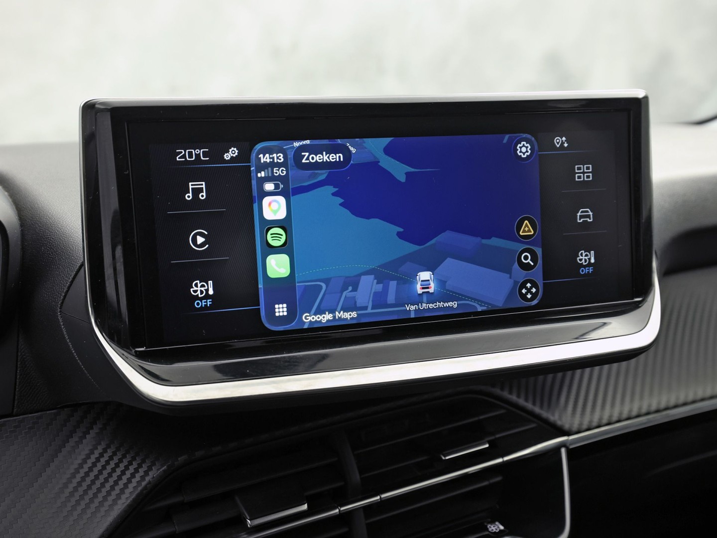Peugeot 208 1.2 Hybrid 110 e-DCS6 Sport Style Automaat (APPLE CARPLAY, NAVIGATIE, PARKEERSENSOREN, SPORTSTOELEN, LANE ASSIST, CRUISE, NIEUWSTAAT)