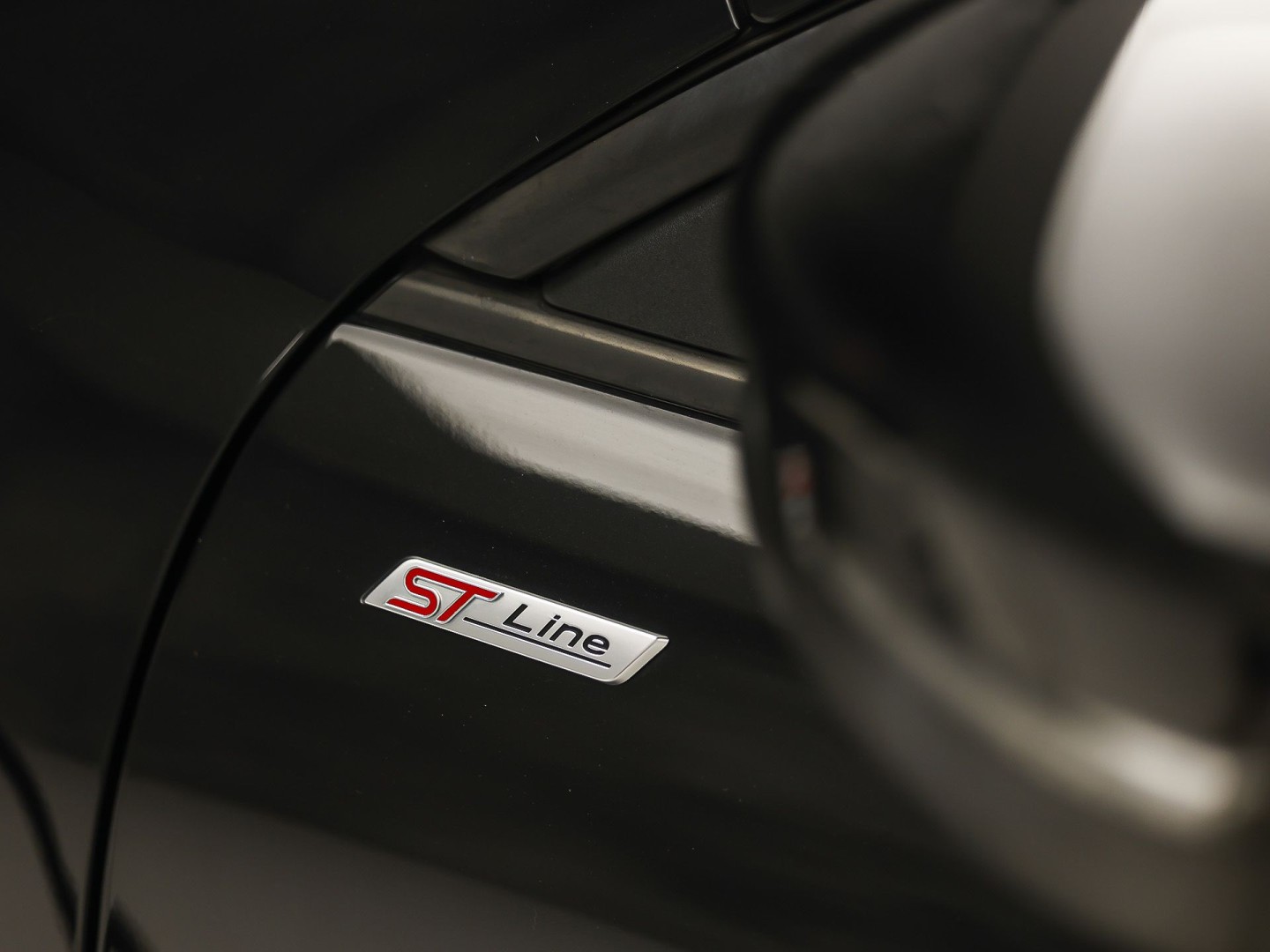Ford Kuga 2.5 PHEV ST-Line X 225Pk Automaat (VIRTUAL COCKPIT, BANG&OLUFSEN, APPLE CARPLAY, ELEK SPORTSTOELEN, LEDER/ALCANTARA, CAMERA, ELEK ACHTERKLEP, KEYLESS, NIEUWSTAAT)