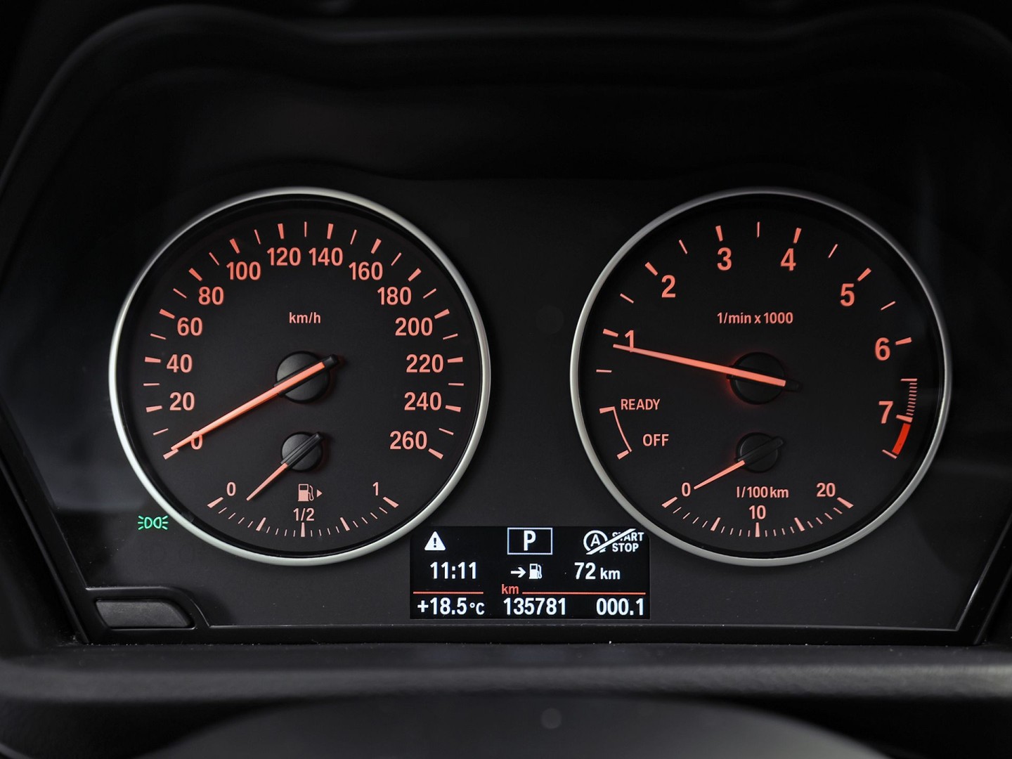 BMW X1 sDrive20i Executive 192Pk Automaat (NAVIGATIE, CLIMATE, TREKHAAK, SPORTSTOELEN, GETINT GLAS, PARKEERSENSOREN, NIEUWSTAAT)