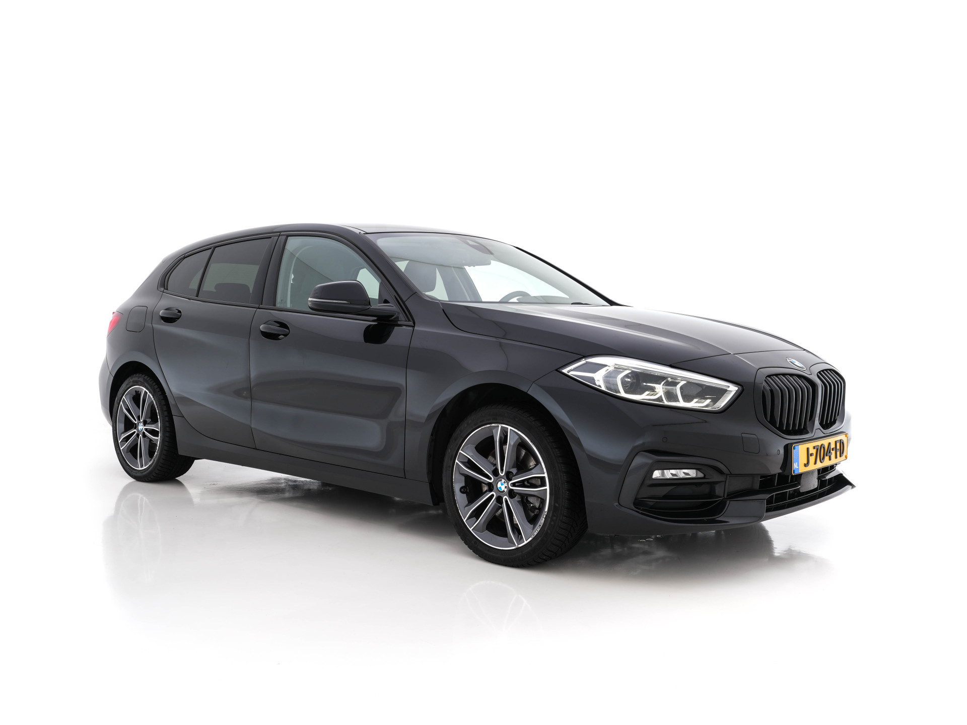 BMW 1-serie 116d Executive Edition Sport-Line (INCL-BTW) *DIGI-COCKPIT | FULL-LED | NAVI-FULLMAP | LEATHER-MICROFIBRE | AMBIENT-LIGHT | CARPLAY | CRUISE | KEYLESS | HEATED-SPORTSEATS | PRIVACY-GLASS | DAB | ECC | PDC | 17"ALU*
