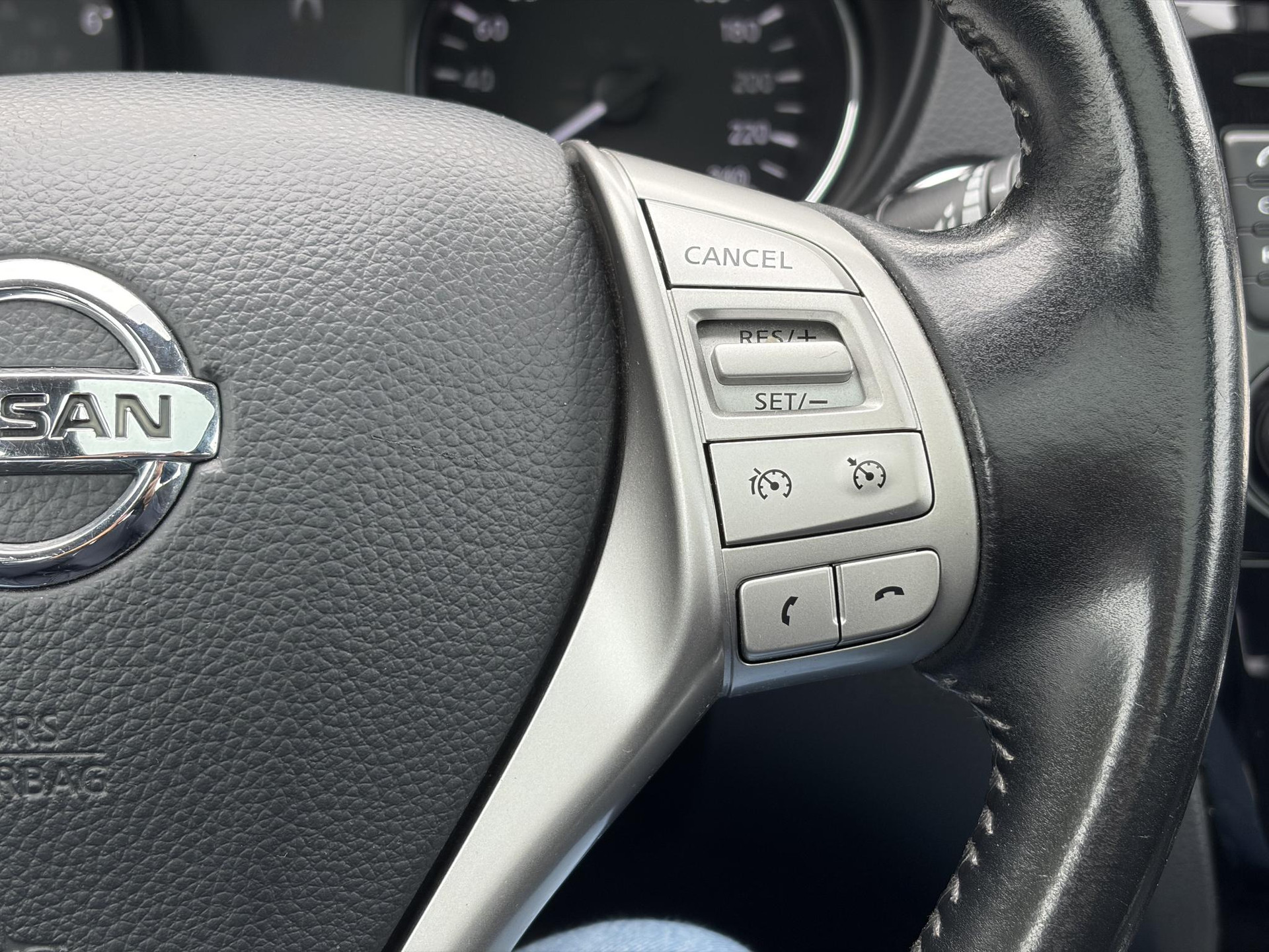 Nissan Qashqai 1.2 N-Connecta ✓Net beurt gehad✓360° Camera✓Navi✓Trekhaak✓Pano✓Pdc V+A✓Keyless✓18'Lm velgen✓Clima✓Cruise✓Rijstrooksensor✓116pk✓6 Bak✓N.A.P✓Apk tot 10-2027