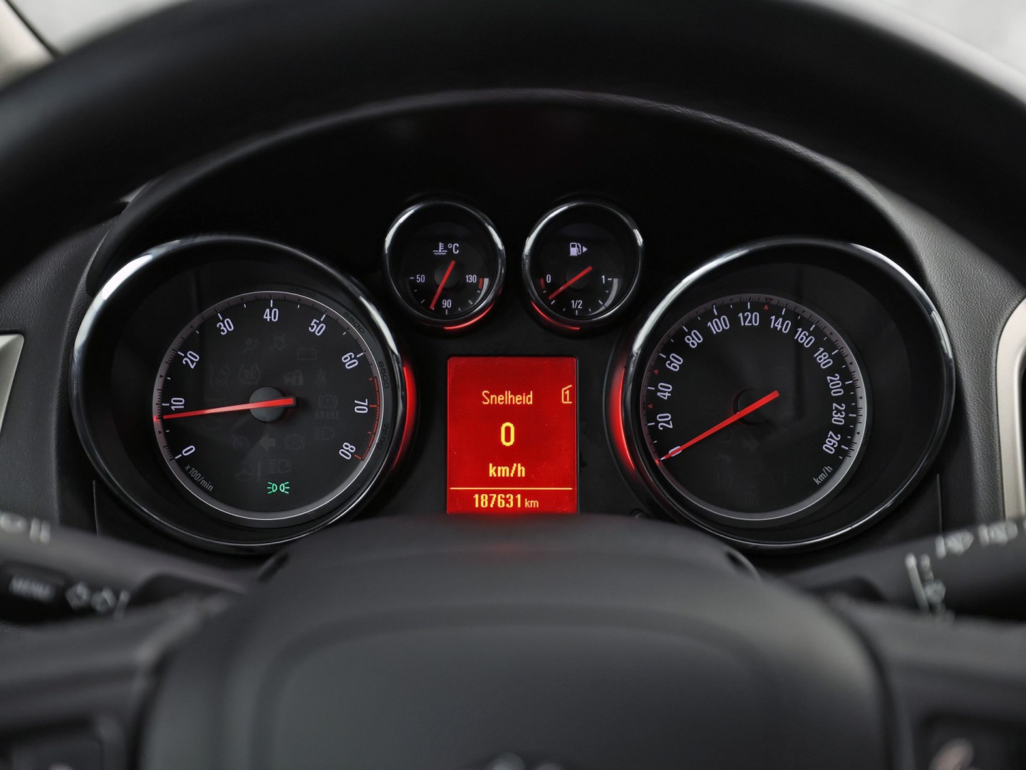 Opel Astra 1.6 Selection (CLIMATE, CRUISE CONTROL, SPORTSTOELEN, NIEUWE APK, NIEUWSTAAT)