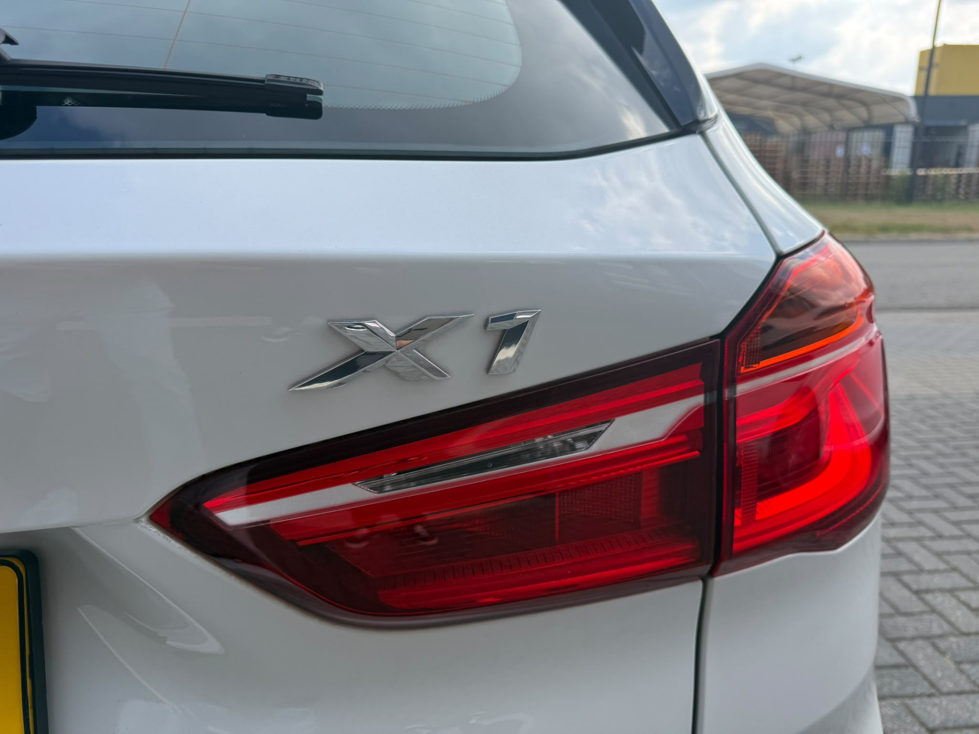 BMW X1 xDrive20i xLine | 3E EIGENAAR | 3/6/12MND GARANTIE| PANO DAK | HEAD UP | LEDER | NAVI |