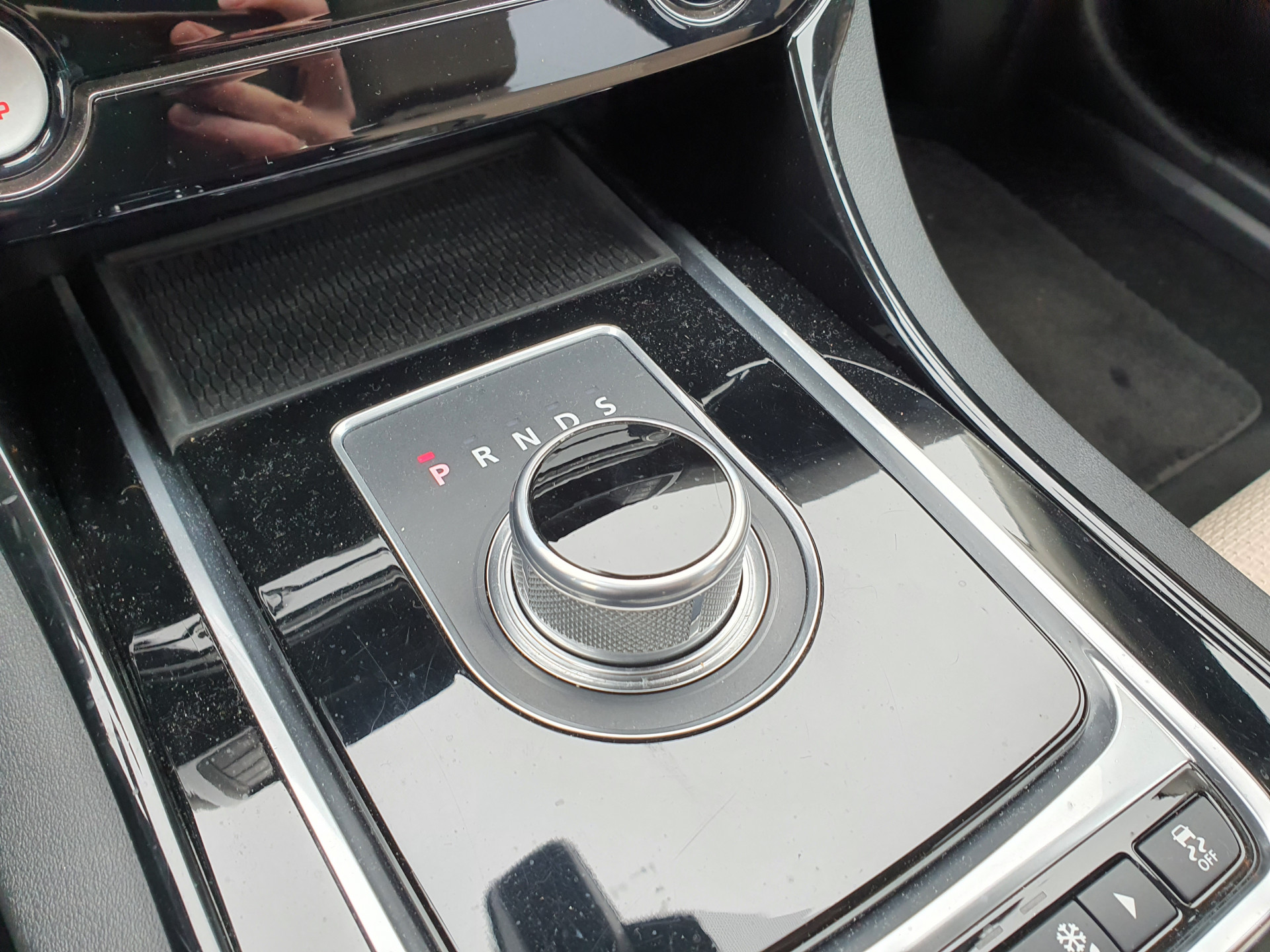 Jaguar XE 2.0 D Prestige ( ⚠️ ) Aut. *NAVI-FULLMAP | CAMERA | ECC | JAGUAR-AUDIO | SHIFT-PADDLES | CRUISE | PDC | LANE-ASSIST | AMBIENT-LIGHT | TOWBAR | COMFORT-SEATS | 17"ALU*