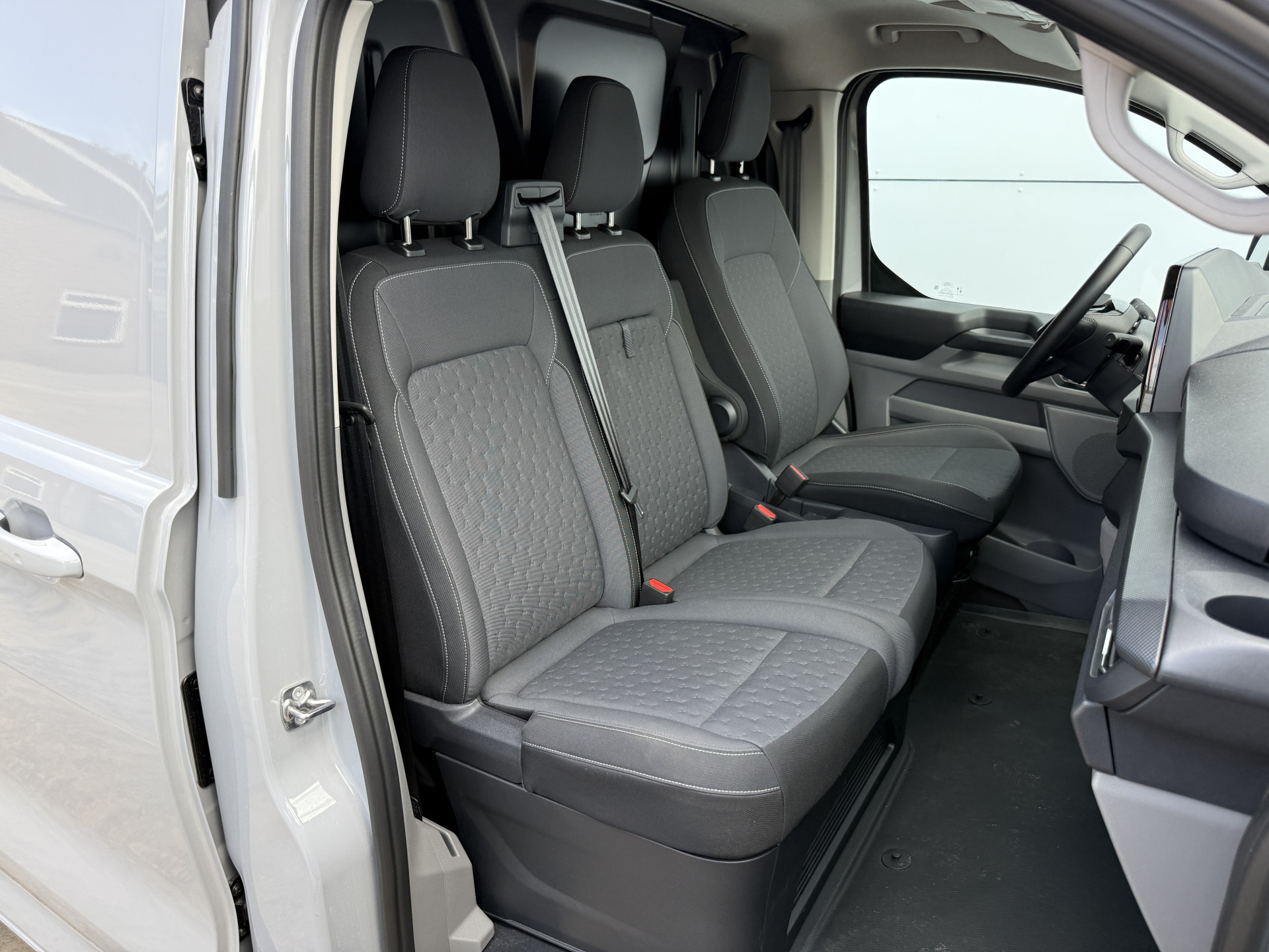Ford e-Transit Custom 65 kWh 218PK Elektrisch 344km WLTP 2300kg Trekvermogen BEV Snelladen Stoelverwarming LED Cruise Control Camera Carplay Parkeersensoren v+a