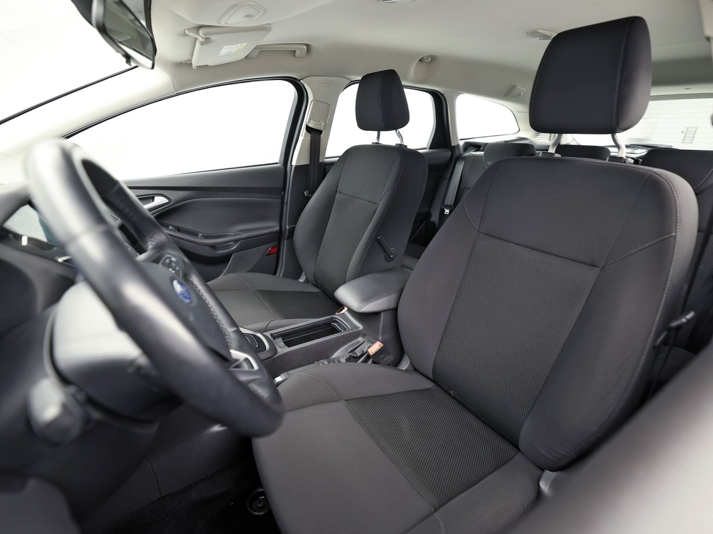 Ford Focus Wagon 1.0 Sport Automaat (NAVIGATIE, STUUR/STOELVERWARMING, LM VELGEN, SPORTSTOELEN, CRUISE, PARKEERSENSOREN, NIEUWSTAAT)
