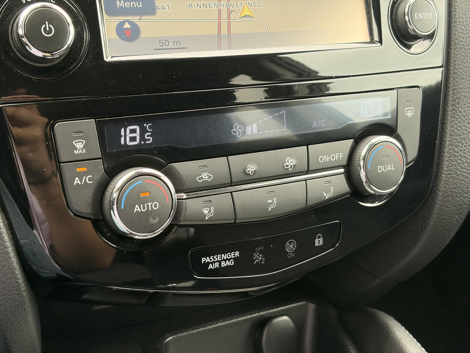 Nissan Qashqai 1.2 N-Connecta 360° Camera,Trekhaak,Navi,Pdc V+A,Keyless,6 Bak,Clima,Cruise,2e Eigenaar,115pk,Lm velgen,Apk tot 09-2027
