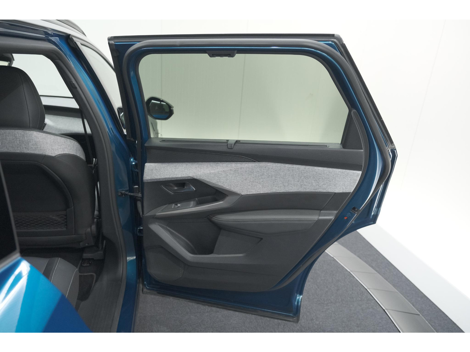 Peugeot 5008 1.2 Hybrid 136 GT | Adaptieve Cruise Control | Camera | Elektrische Kofferklep | Stoelverwarming