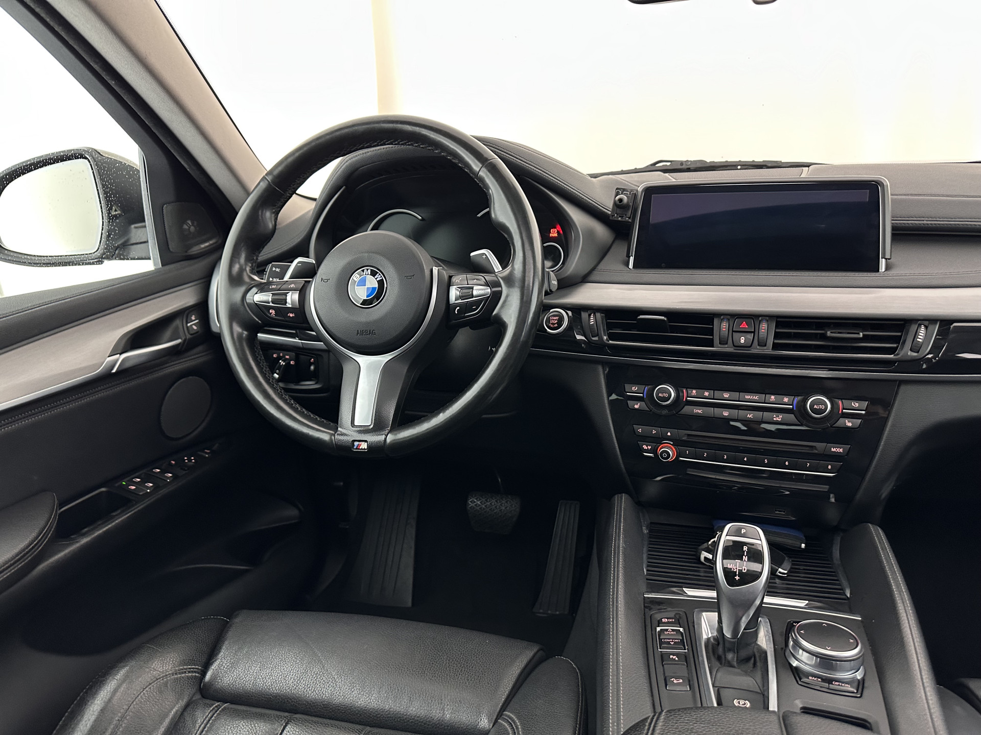 BMW X6 xDrive30d High Executive (INCL-BTW) Aut. *PANO | LEATHER | FULL-LED | HARMAN/KARDON | BLINDSPOT | MEMORY-PACK | DIGI-COCKPIT | HEATED-COMFORTSEATS | NAVI-FULLMAP | PRIVACYGLASS | HEAD-UP | ADAPTIVE-CRUISE | 19"ALU*