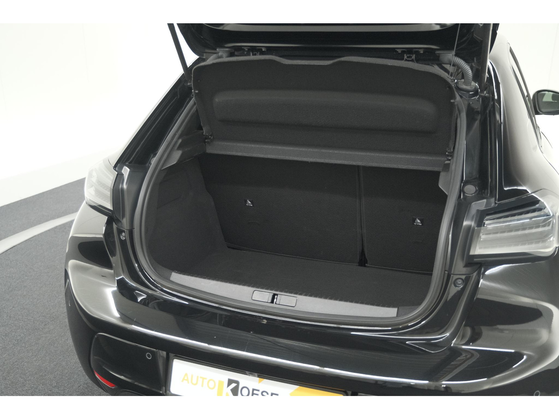 Peugeot 208 1.2 Hybrid 145 e-DCS6 GT | Alcantara Pakket | Camera | Apple Carplay | Stoelverwarming