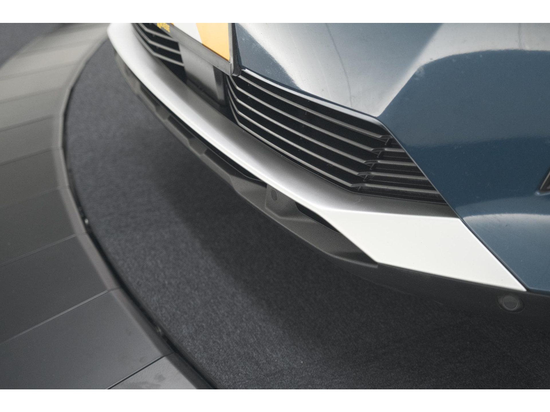 Peugeot 5008 PureTech 130 EAT8 Active Pack | 7 Zitplaatsen | Apple Carplay | Parkeersensoren | Navigatie