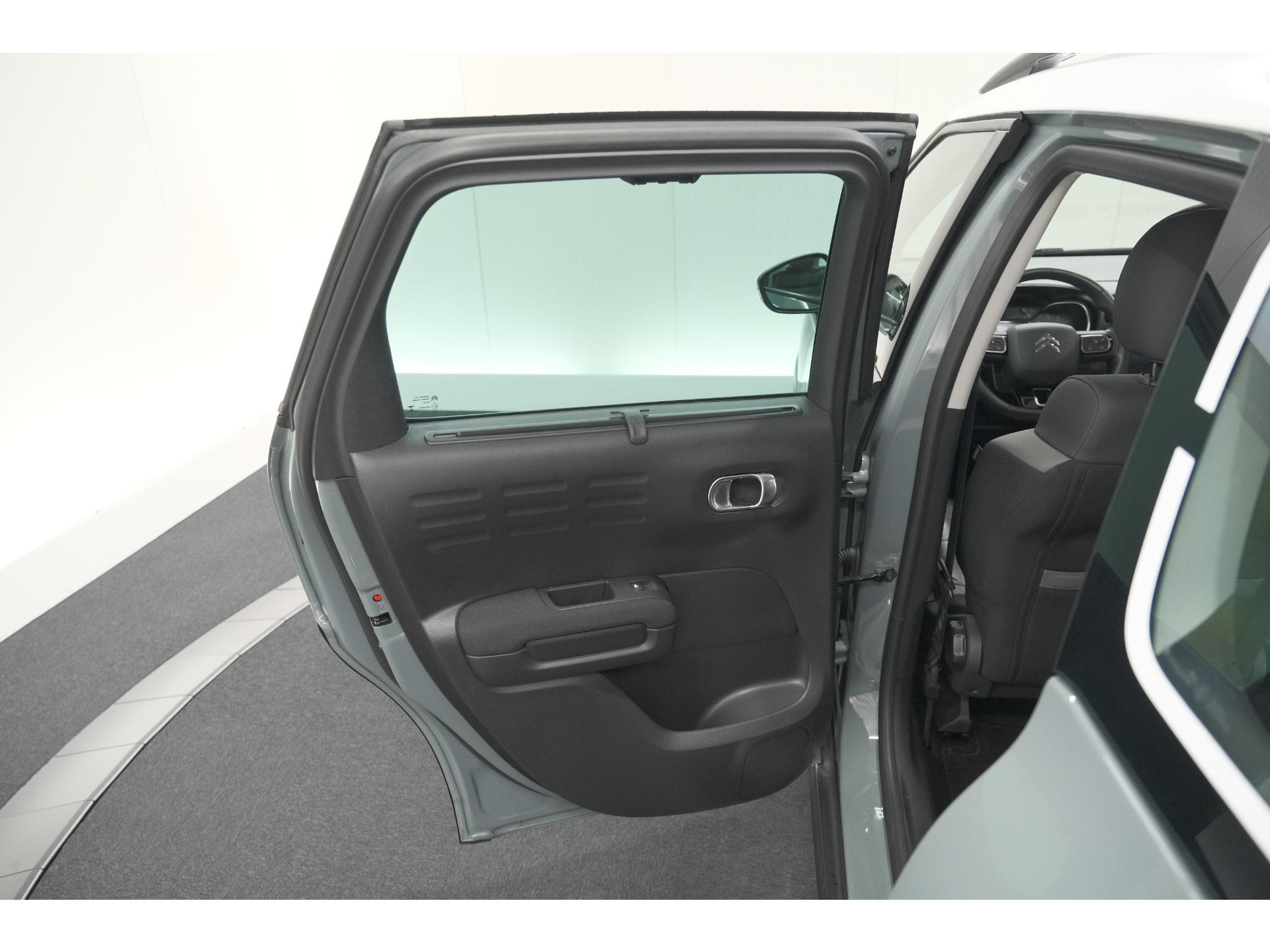 Citroen C3 Aircross PureTech 130 EAT6 Shine | Schuif-/Kanteldak | Camera | Dodehoekdetectie | Head-Up Display