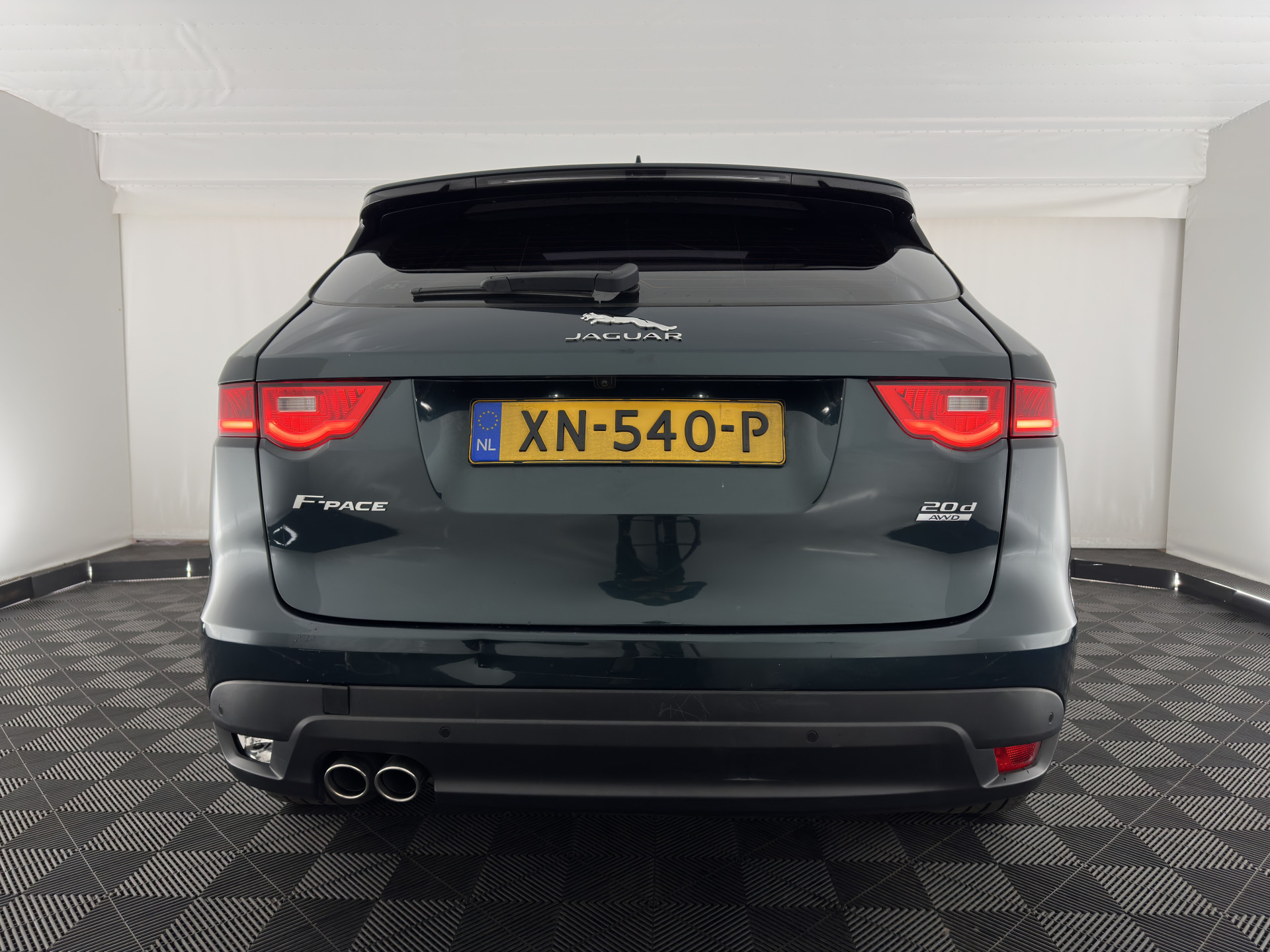 Jaguar F-PACE 2.0 Portfolio AWD 20d Aut. *PANO | DIGI-COCKPIT | XENON | LEATHER | KEYLESS | MERIDIAN-SOUND | NAVI-FULLMAP | ECC | PDC | CRUISE | 19''ALU*