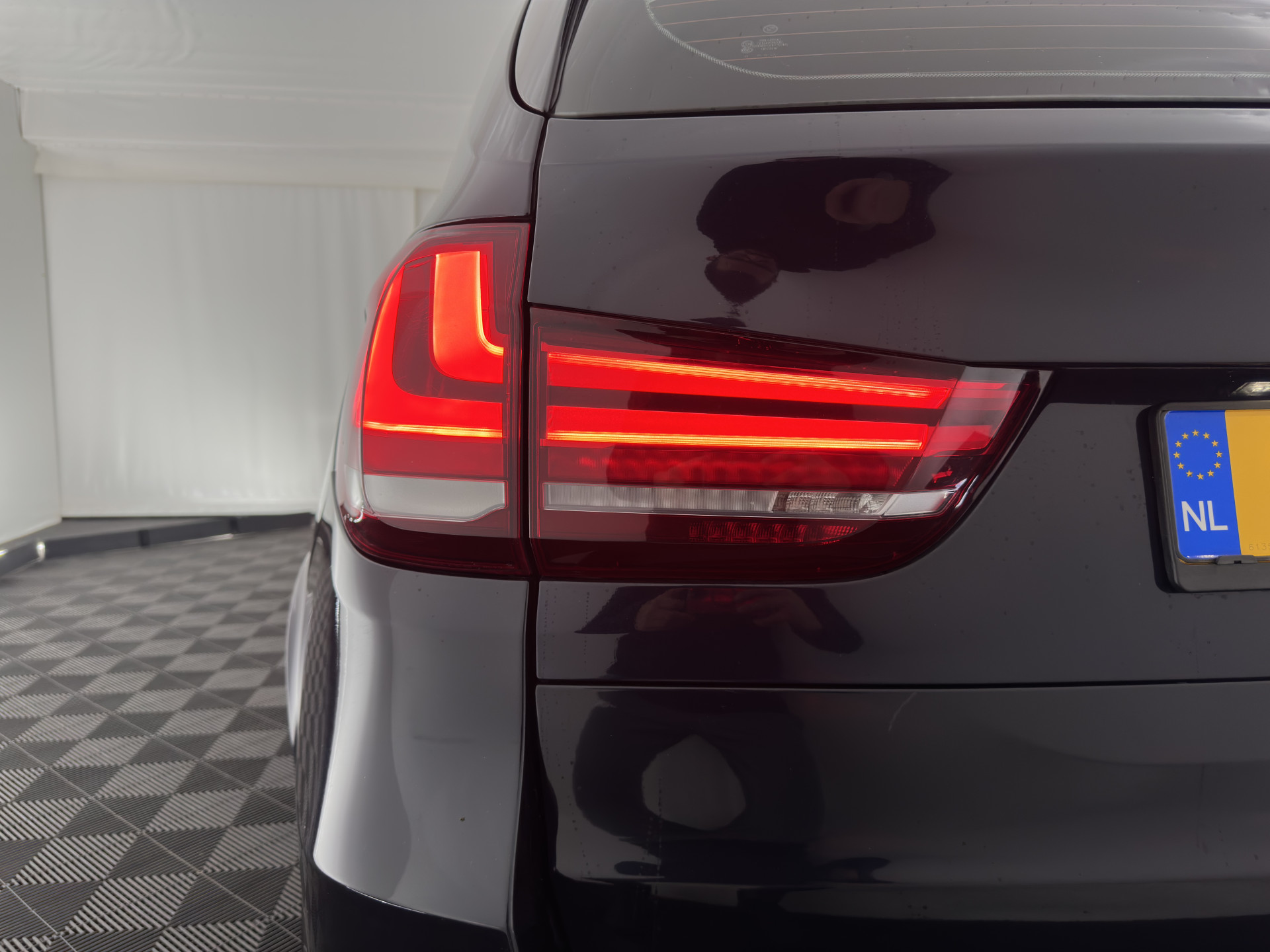 BMW X5 xDrive50i M-Sport High Executive [ 7-pers. ] Aut. *PANO | LUXURY-LEATHER | FULL-LED | HEAD-UP | MEMORY-PACK | DIGI-COCKPIT | KEYLESS | CAMERA | NAVI-FULLMAP | AMBIENT-LIGHT | HEATED-COMFORTSEATS | SHIFT-PADDLES | PRIVACY-GLASS | TOWBAR