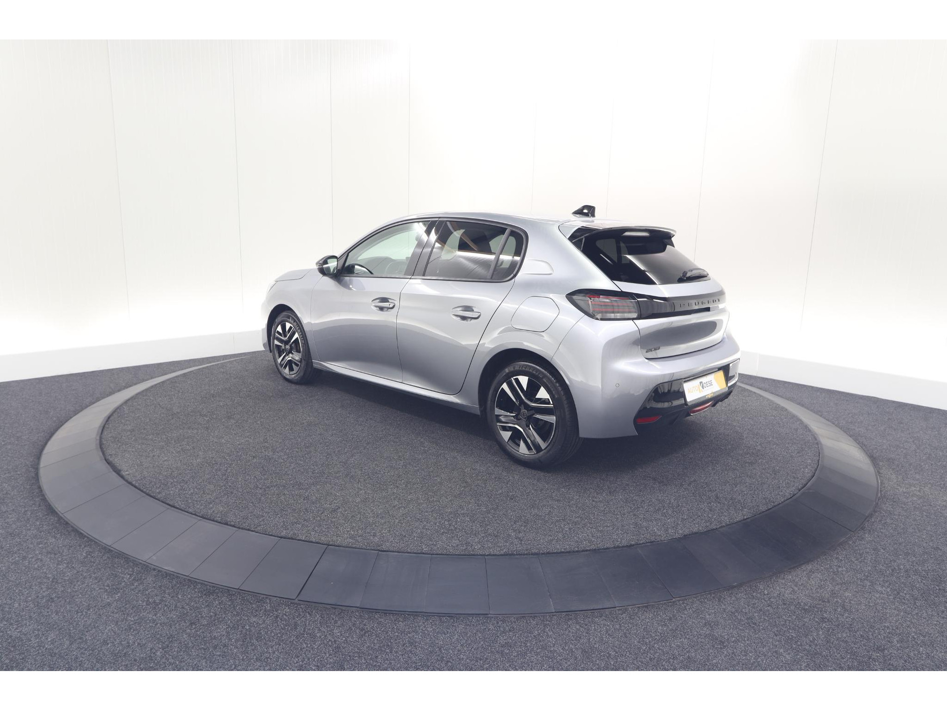 Peugeot 208 PureTech 100 Allure Pack | NIEUW MODEL | Apple CarPlay | Parkeersensoren | Climate Control