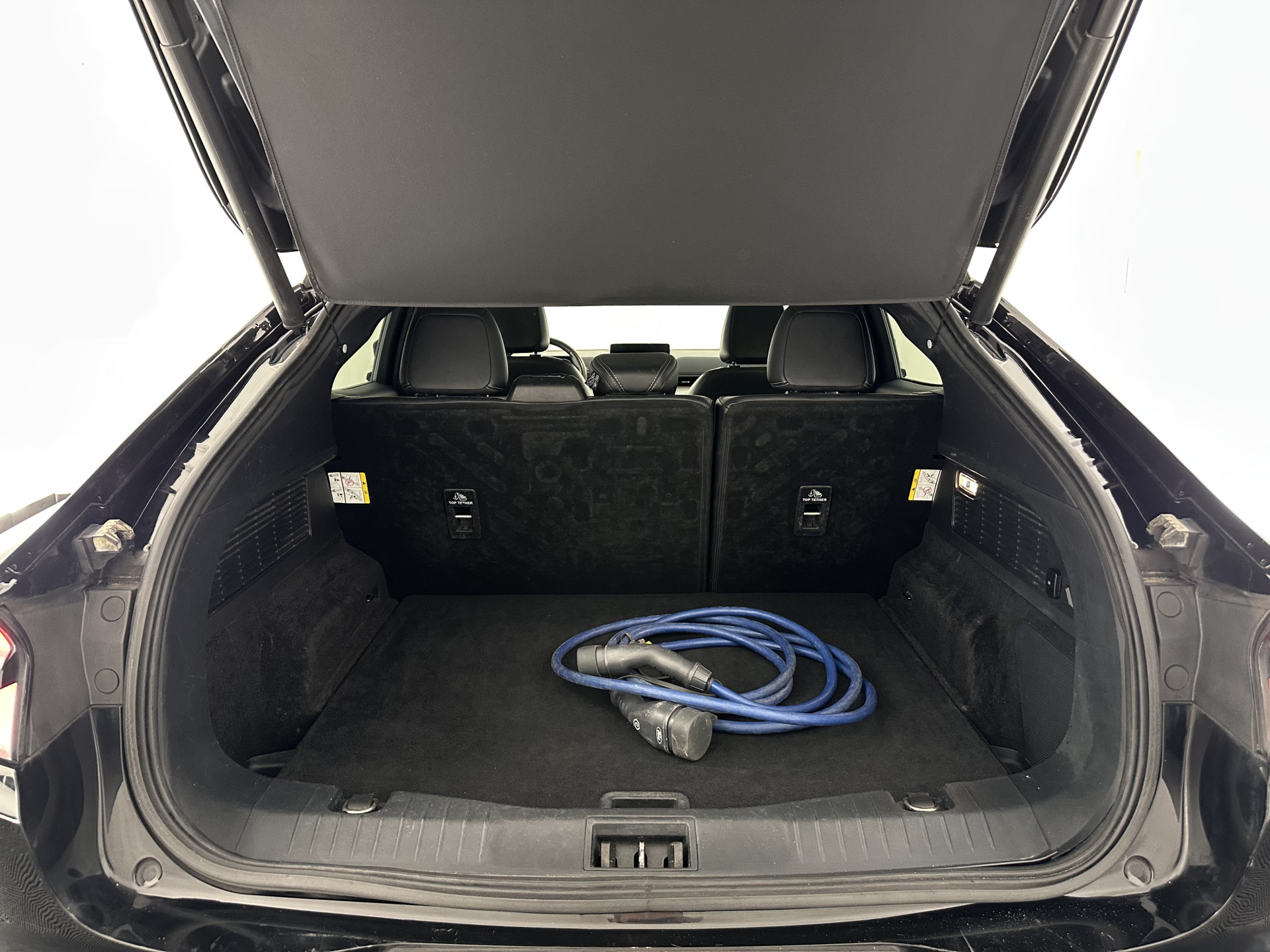 Ford Mustang Mach-E RWD 75 kWh [ 3-Fase-11kW ] {SOH-84%} (INCL-BTW) *LEATHER | FULL-LED | DAB | DIGI-COCKPIT | KEYLESS | NAVI-FULLMAP | CARPLAY | HEATED-COMFORTSEATS | TOPVIEW | ADAPTIVE-CRUISE | PRIVACY-GLASS | 18'' ALU*