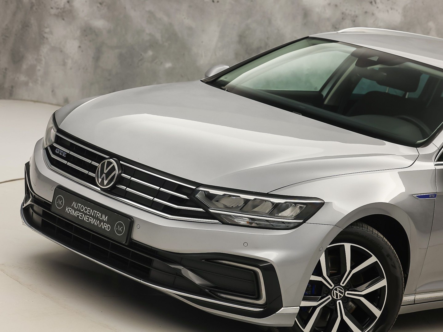 Volkswagen Passat Variant 1.4 TSI PHEV GTE 218Pk Automaat (APPLE CARPLAY, SOH 88,9%, GROOT NAVI, CAMERA, TREKHAAK, KEYLESS, SPORTSTOELEN, STOELVERWARMING, GETINT GLAS, NIEUWSTAAT)