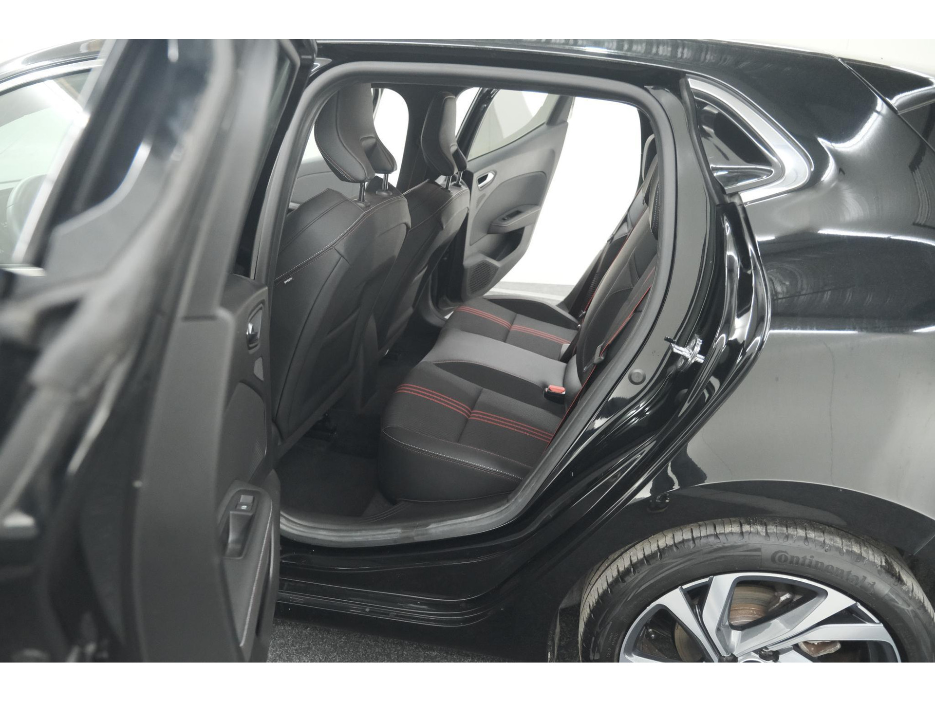 Renault Clio 1.6 E-Tech Hybrid 140 R.S. Line | 360 Camera | Apple Carplay | 9.3 Inch Groot Scherm | Sportstoelen