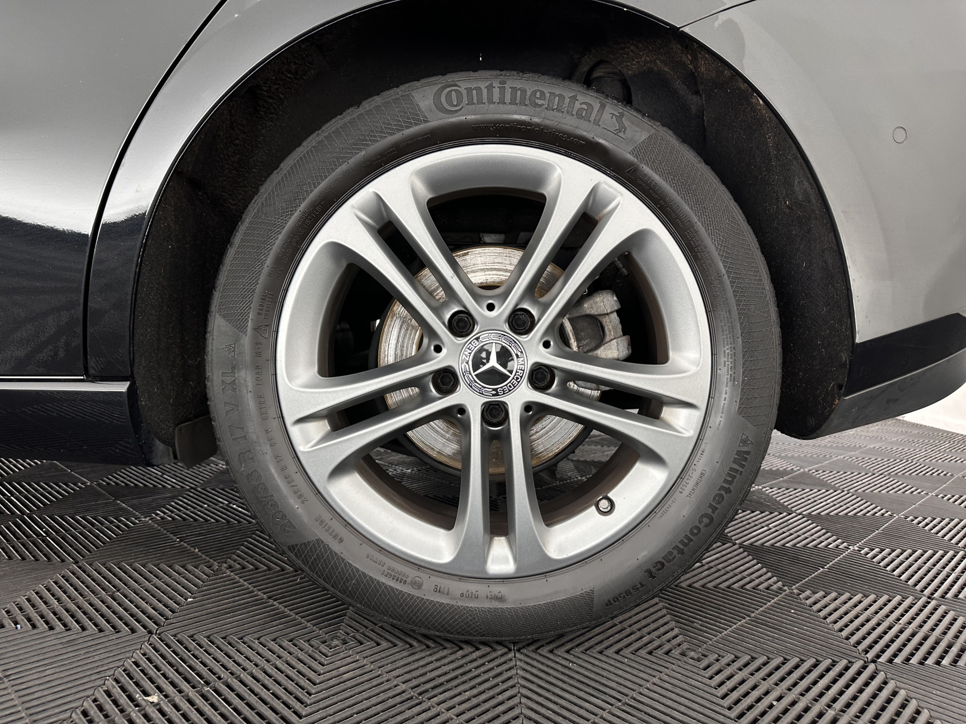 Mercedes-Benz B-klasse 180d Launch Edition Premium Plus (INCL-BTW) Aut. *PANO | LEATHER-MICROFIBRE | KEYLESS |  FULL-LED | WIDESCREEN-DIGI-COCKPIT | CAMERA | COMFORTSEATS | NAVI-FULLMAP | ECC | CARPLAY | PDC | CRUISE | 17''ALU*