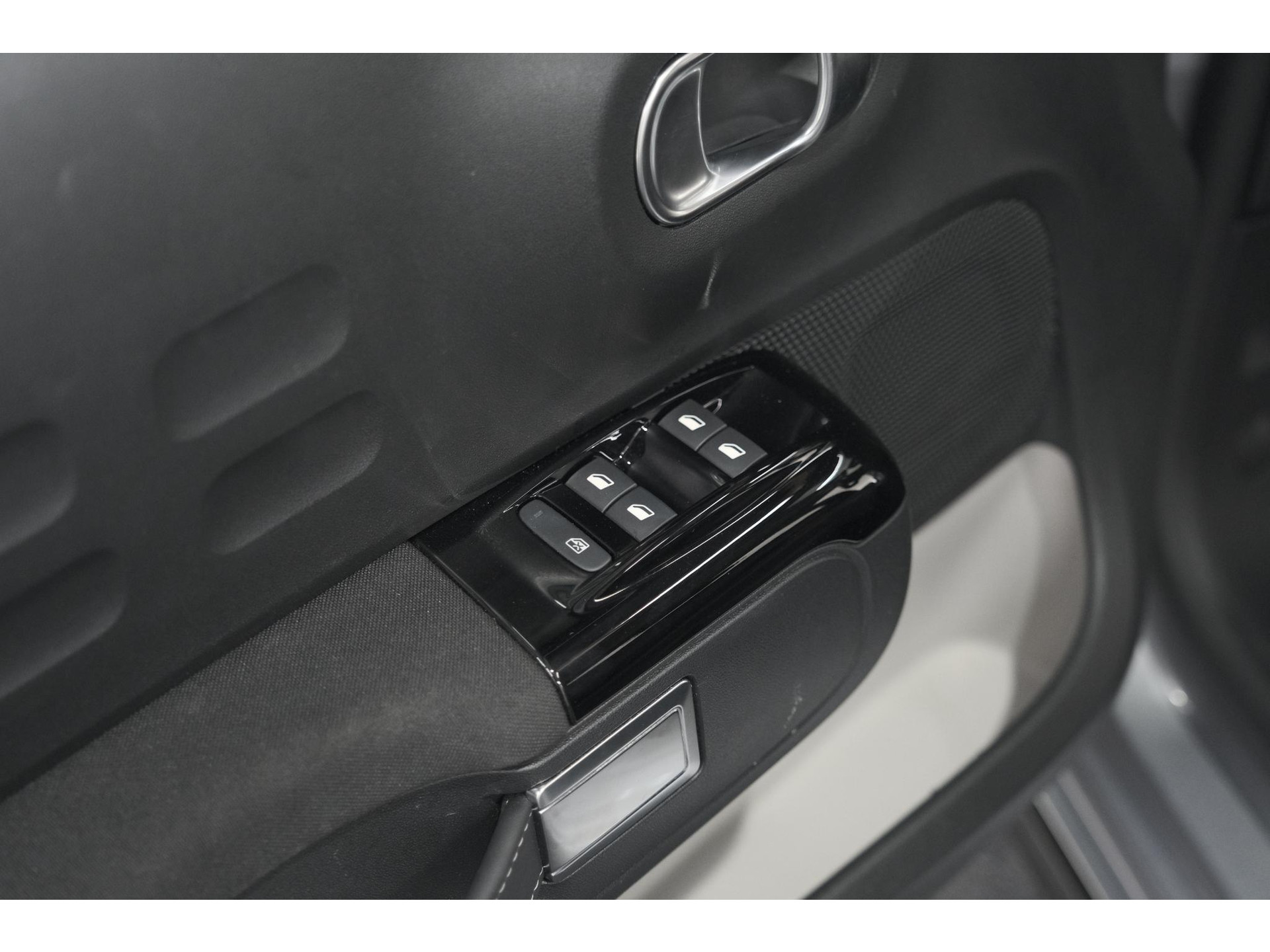 Citroen C3 PureTech 110 EAT6 Max | Camera | Parkeersensoren | Navigatie | Apple Carplay