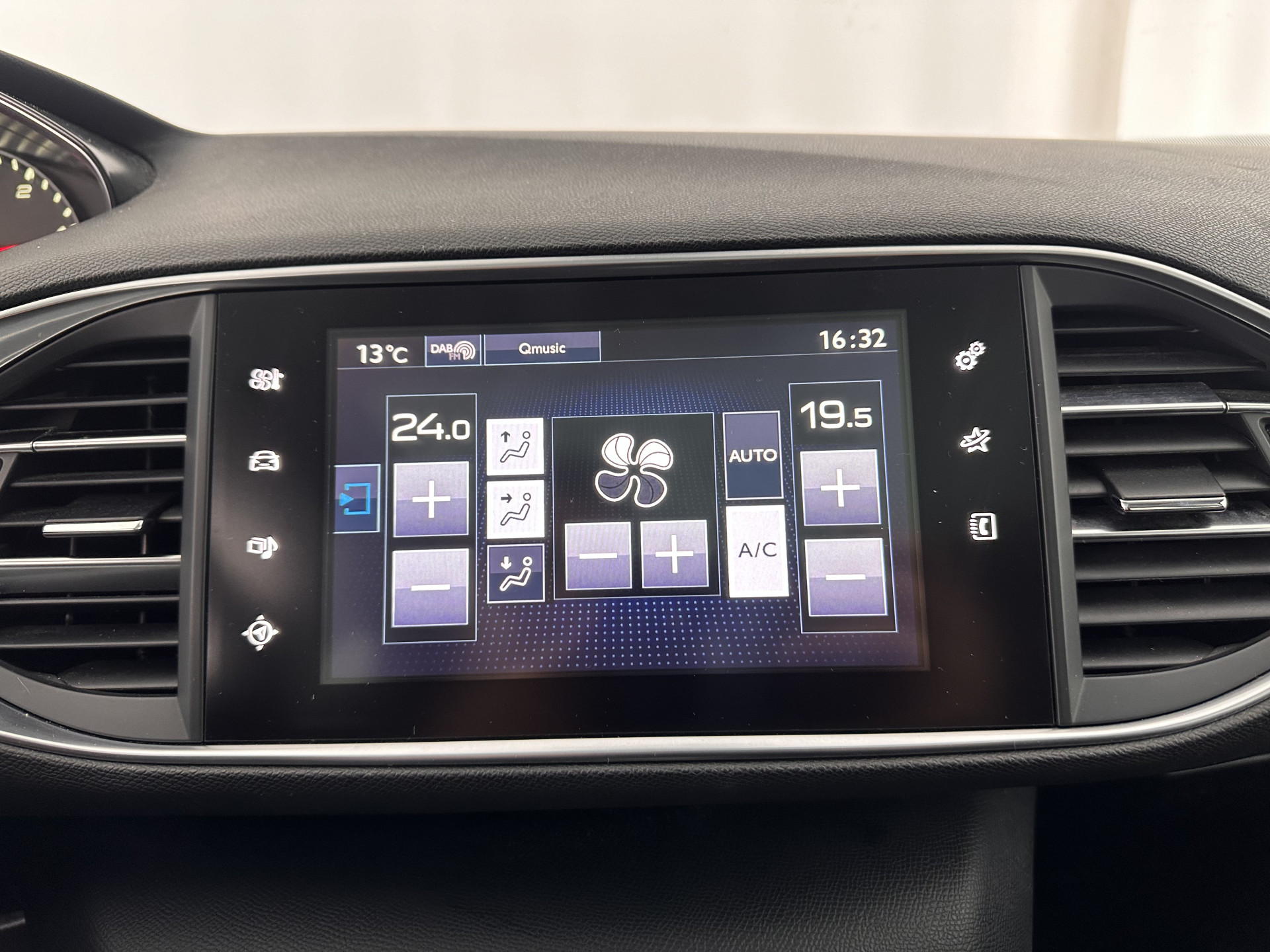 Peugeot 308 SW 1.6 BlueHDI Blue Lease Executive [⚠️] *PANO | NAVI-FULLMAP | ECC | PDC | CRUISE | CAMERA | TOWBAR | COMFORT-SEATS | 16''ALU*