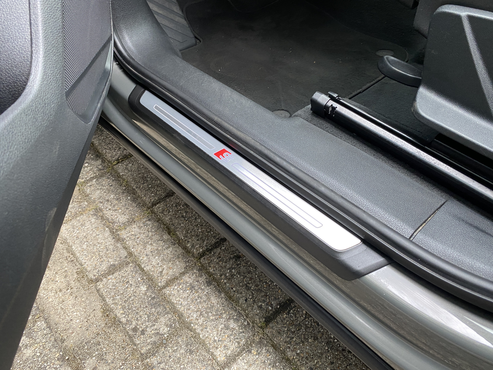 Audi Q3 35 TFSI 150 pk S Line AUT. | zwart optiek | 20'' lichtmetalen velgen | adaptieve cruise | sportstoelen | apple carplay | led kopl.