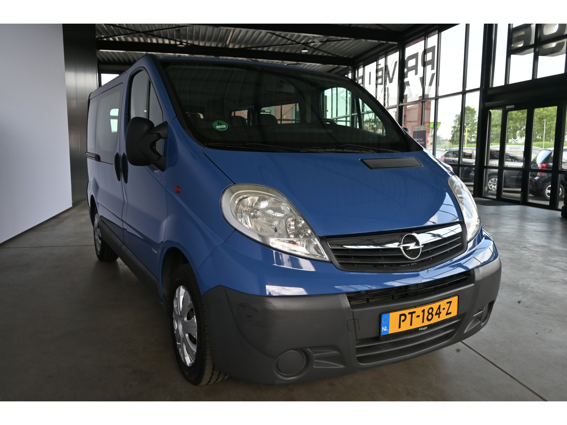 Opel Vivaro Combi 2.5 CDTI L1H1 Automaat 9 Persoons Airco Trekhaak Rijklaarprijs! Inruil Mogelijk!