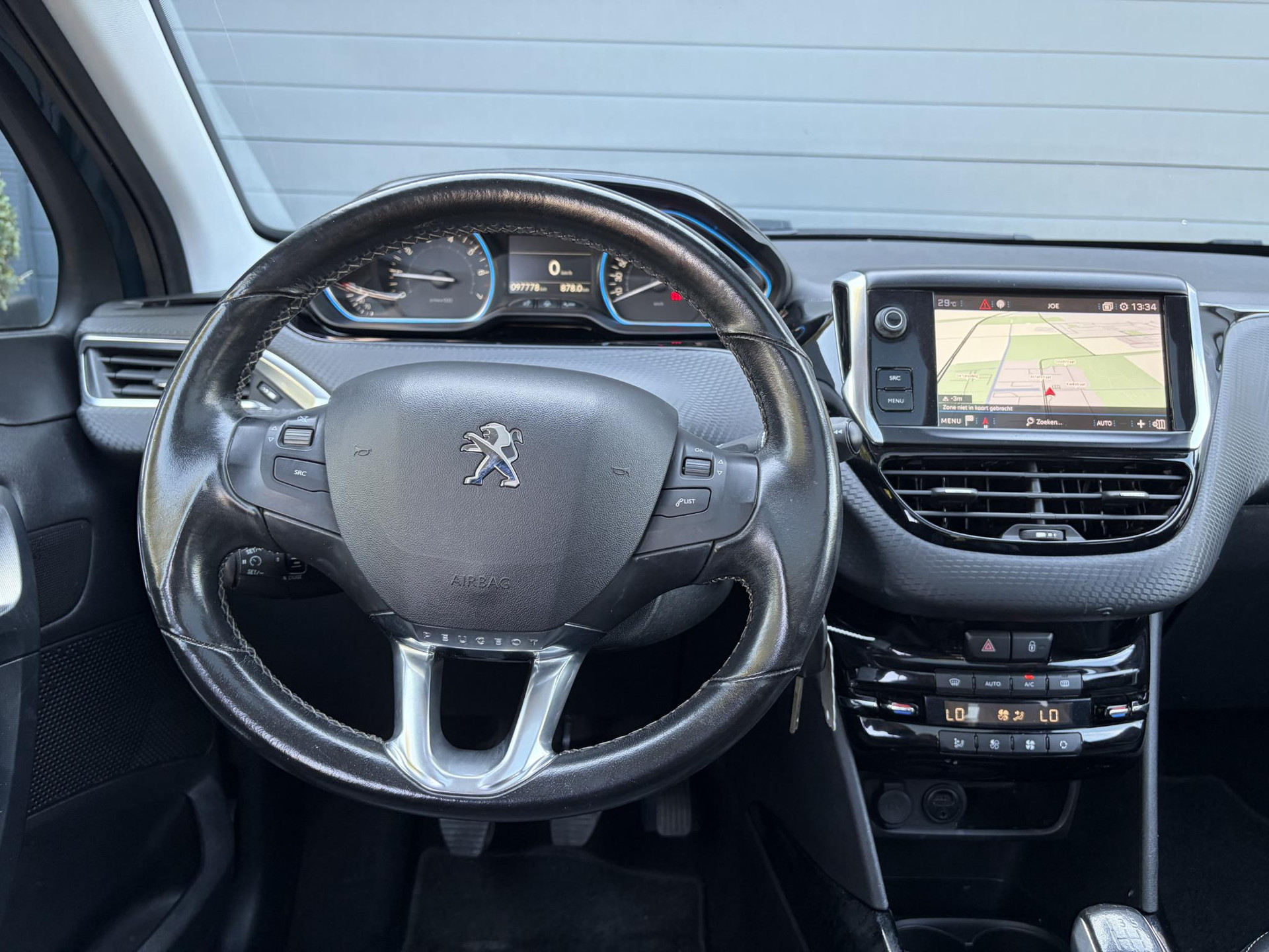 Peugeot 2008 1.2 PureTech Allure ✓1e Eigenaar✓D-riem vv in 2025✓110pk✓Navi✓Pano✓Carplay✓Pdc V+A✓Lm velgen✓N.A.P✓Halfleder✓Clima✓Apk tot 10-2027