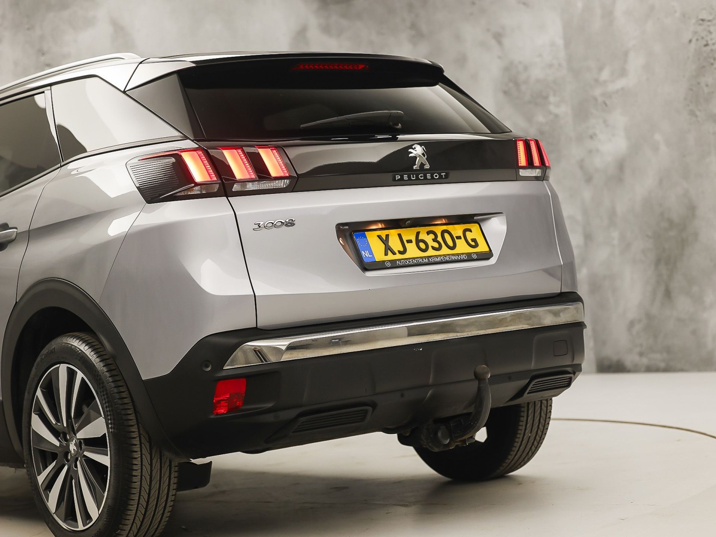 Peugeot 3008 1.2 PureTech Allure Sport Automaat (APPLE CARPLAY, GROOT NAVI, 360 CAMERA, STOELVERWARMING, LEDER, SPORTSTOELEN, ADAPTIVE CRUISE, GETINT GLAS, KEYLESS, NIEUWSTAAT)