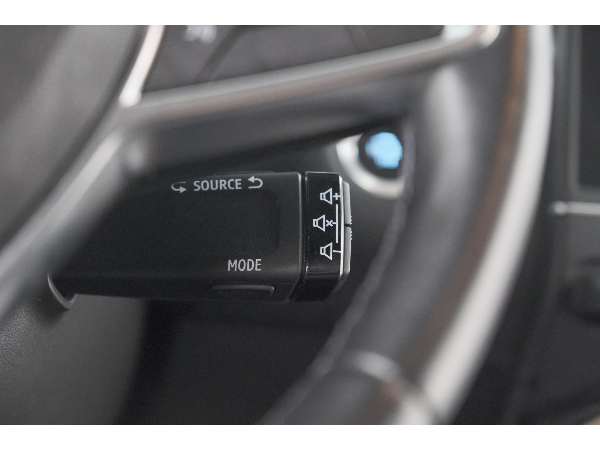 Renault Captur 1.6 E-Tech Plug-in Hybrid 160 Intens | Trekhaak | Camera | Navigatie | Parkeersensoren | Pack Winter