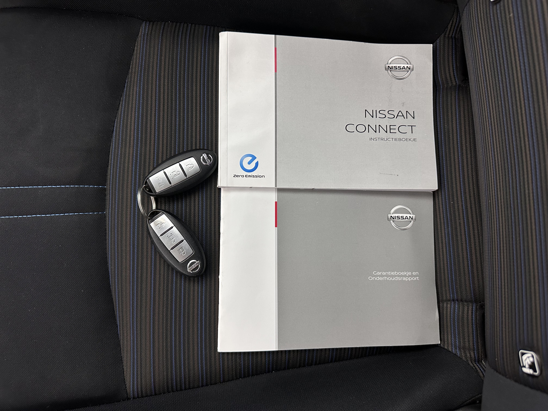 Nissan LEAF N-Connecta 40 kWh {SOH-90%} Aut. *HEATPUMP | ADAPTIVE-CRUISE | NAVI-FULLMAP | TOPVIEW | KEYLESS | BLINDSPOT |  DIGI-COCKPIT | HEATED-COMFORTSEATS | DAB | PRIVACYGLASS | ECC | PDC | CARPLAY | 17"ALU*