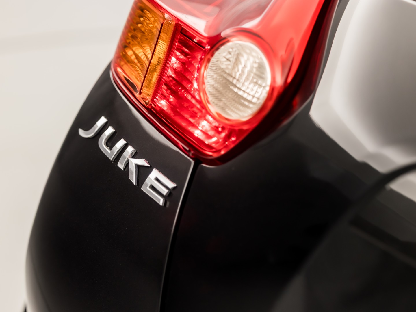 Nissan Juke 1.6 DIG-T Tekna (NAVIGATIE, CLIMATE, CAMERA, GETINT GLAS, KEYLESS, SPORTSTOELEN, LM VELGEN, CRUISE, NIEUWSTAAT)