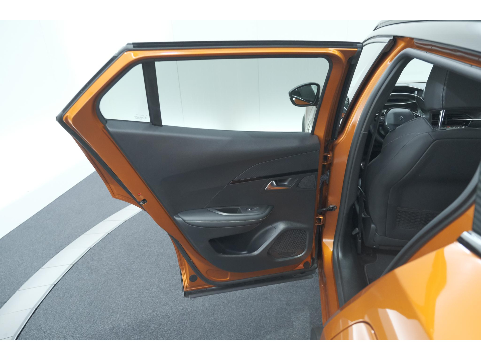 Peugeot 2008 PureTech 130 GT Pack | Leer-pakket | Camera | Dodehoekdetectie | Apple Carplay | Stoelverwarming