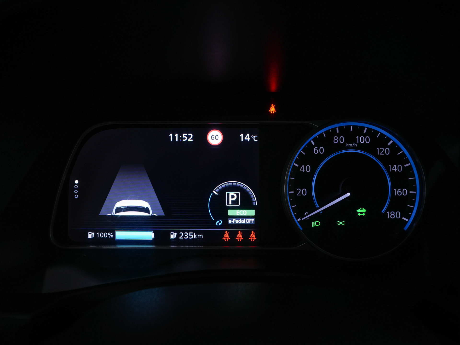 Nissan LEAF Tekna 40 kWh *LUXURY-LEATHER | FULL-LED | KEYLESS | NAVI-FULLMAP | BLIND-SPOT | BOSE-SOUND | DAB+ | HEATED-COMFORTSEATS | DIGI-COCKPIT | PRIVACY-GLASS | TOPVIEW-CAMERA | 17"ALU*