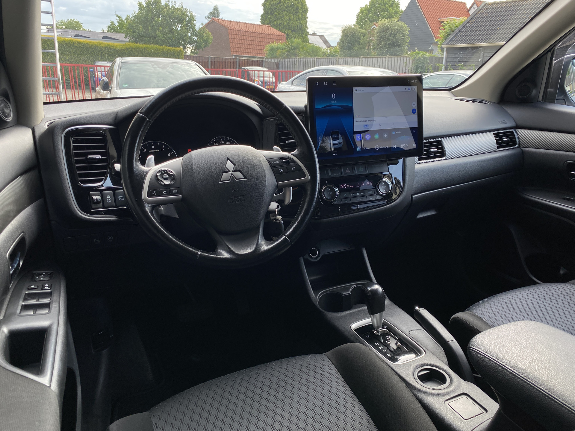 Mitsubishi Outlander 2.0 Intense 150 pk AUT. | dealer onderh. | lichtmetaal 18 inch | trekhaak | cruise control | apple carplay - android