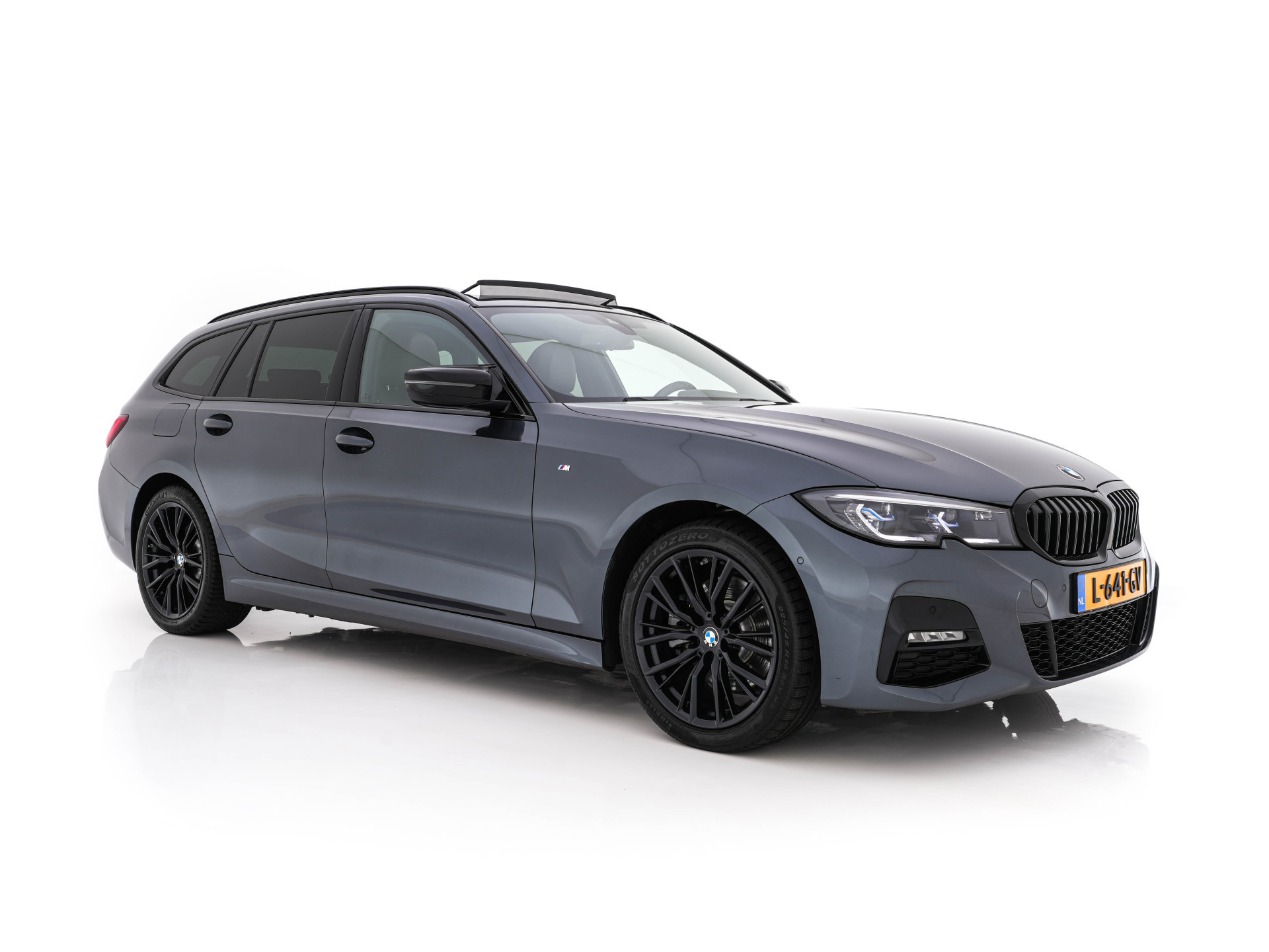 BMW 3-serie Touring 320e M-Sportpack Business Edition Plus (Plug-In) (INCL-BTW) *PANO | LASER-LED | LEATHER | HEATED-SPORTSEATS | HARMAN/KARDON | VIRTUAL-COCKPIT | AMBIENT-LIGHT | NAVI-FULLMAP | DAB+ | 18''ALU*